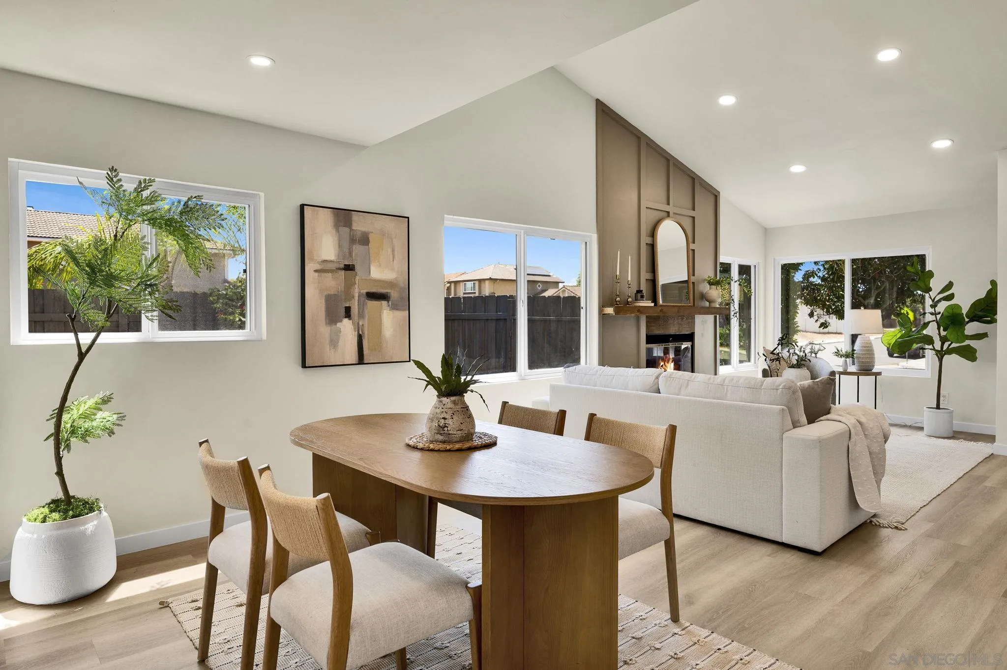 https://cdn.realtyfeed.com/cdn/127/260018040/2da68367524cb546fc0cb6d0d7ede8a4.webp