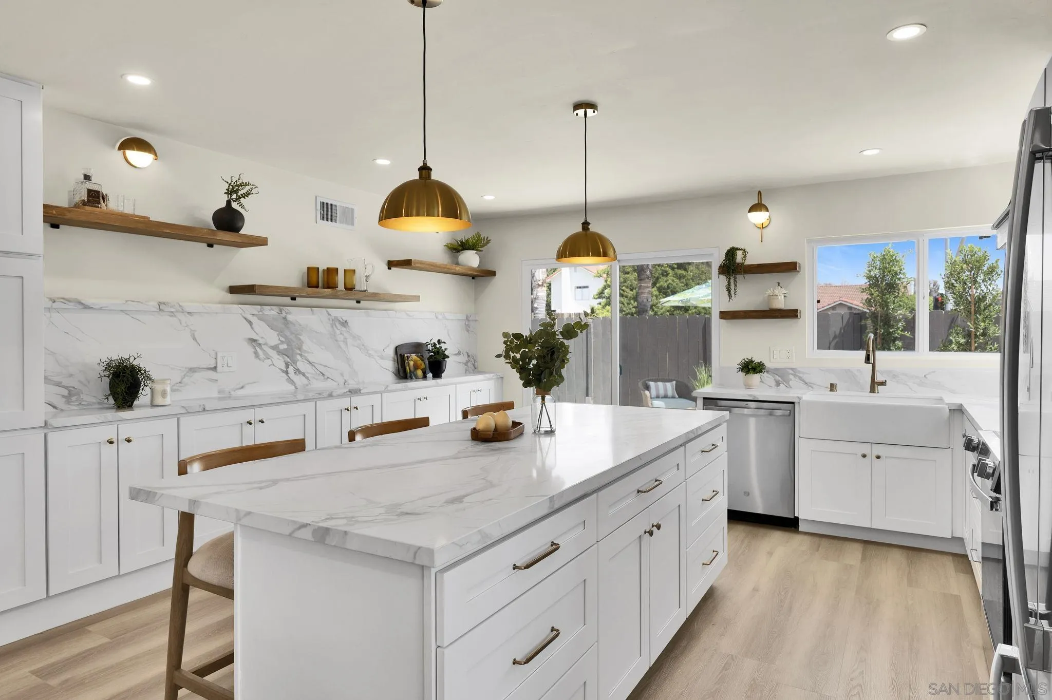 https://cdn.realtyfeed.com/cdn/127/260018040/5c105693d31c9144db537490d31a3c85.webp