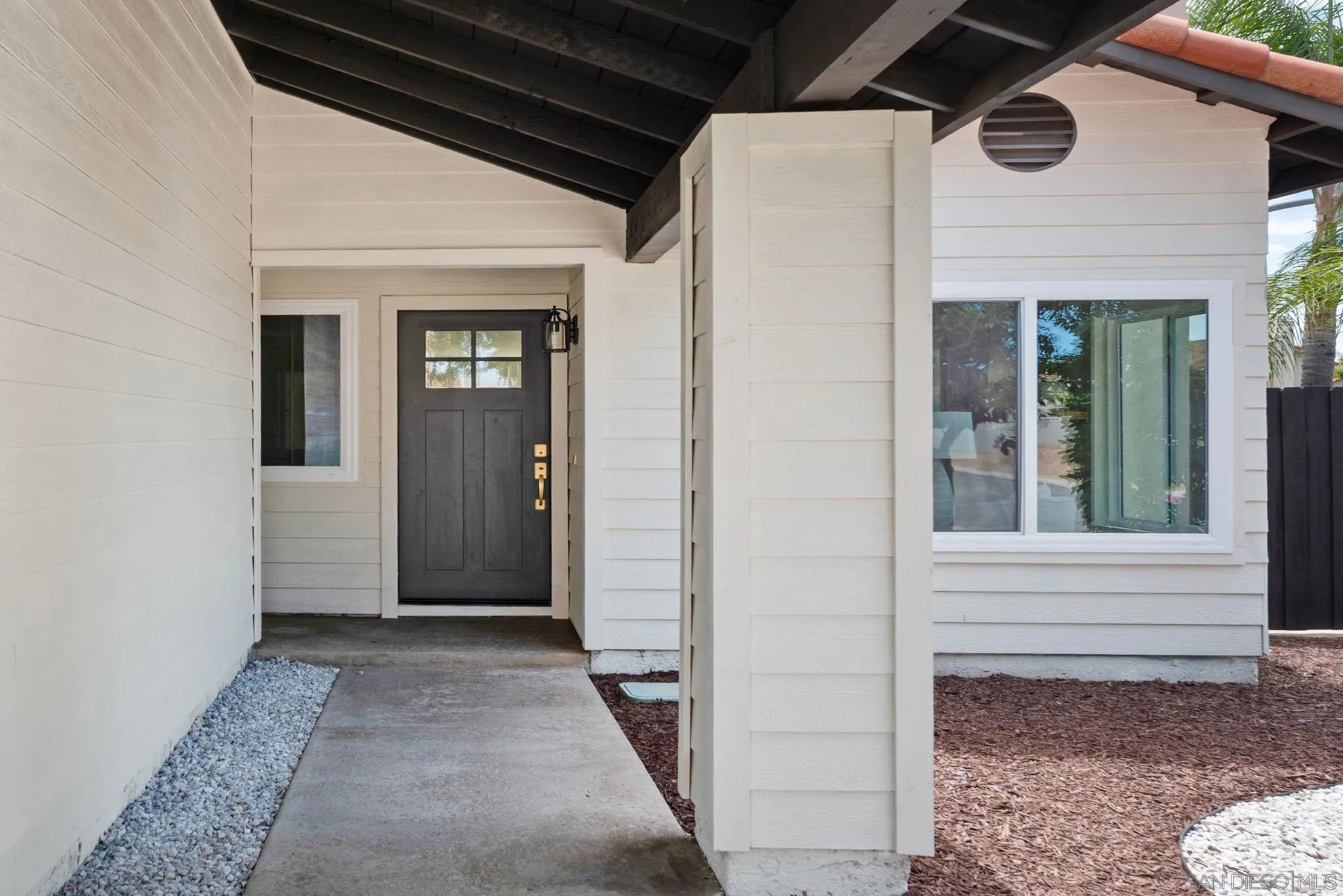 https://cdn.realtyfeed.com/cdn/127/260018040/a59cae27b557796138a6c0b6188f8788.webp