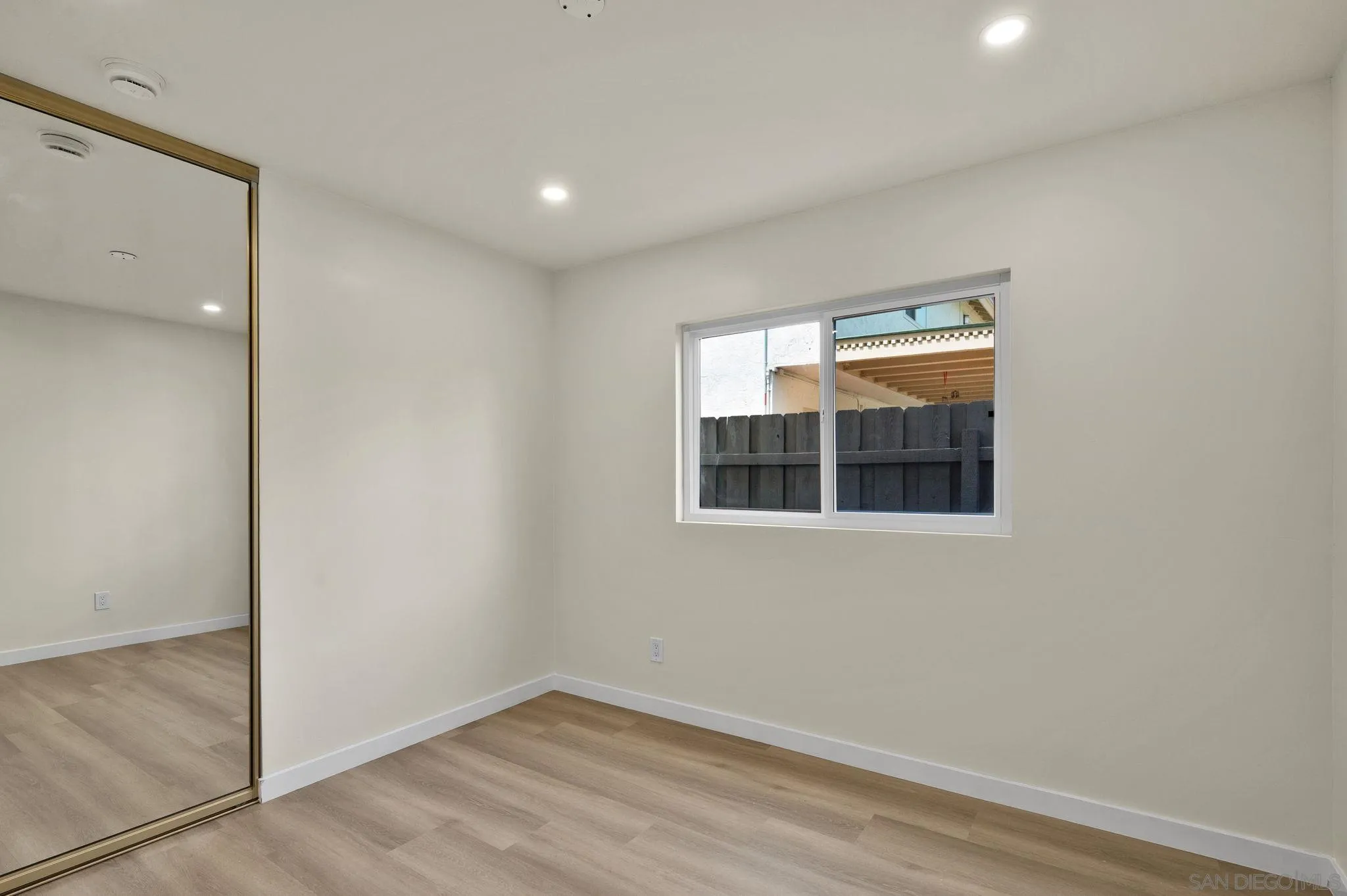 https://cdn.realtyfeed.com/cdn/127/260018040/a8ff189ebef92acc259d1265b69f801a.webp