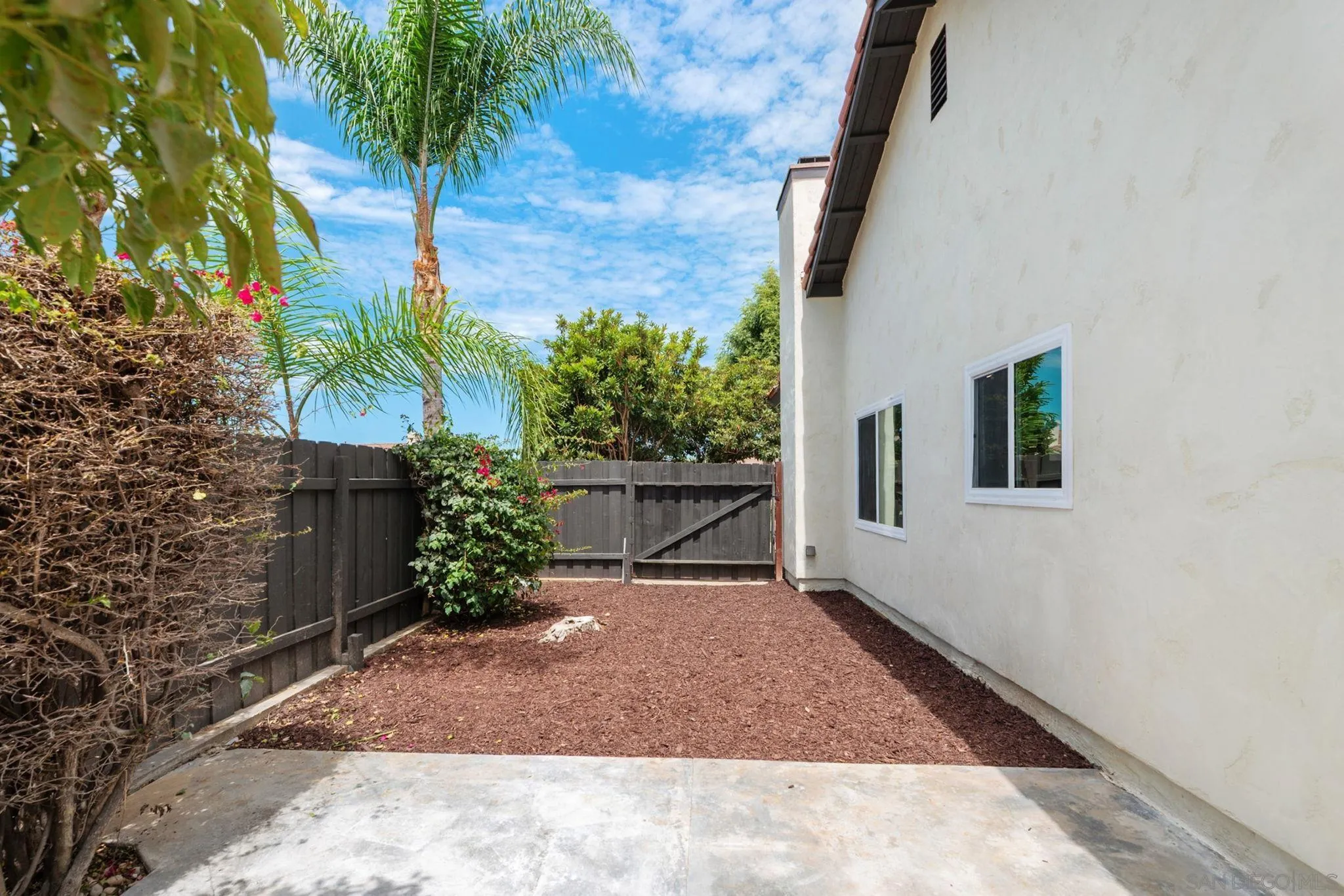 https://cdn.realtyfeed.com/cdn/127/260018040/ad3de538b024f7759051a705061dc922.webp