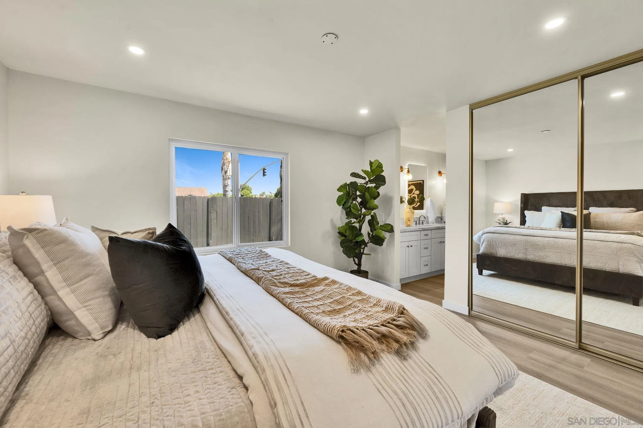 https://cdn.realtyfeed.com/cdn/127/260018040/c2d0e676f5ff30465ce84d4c858d9068.webp