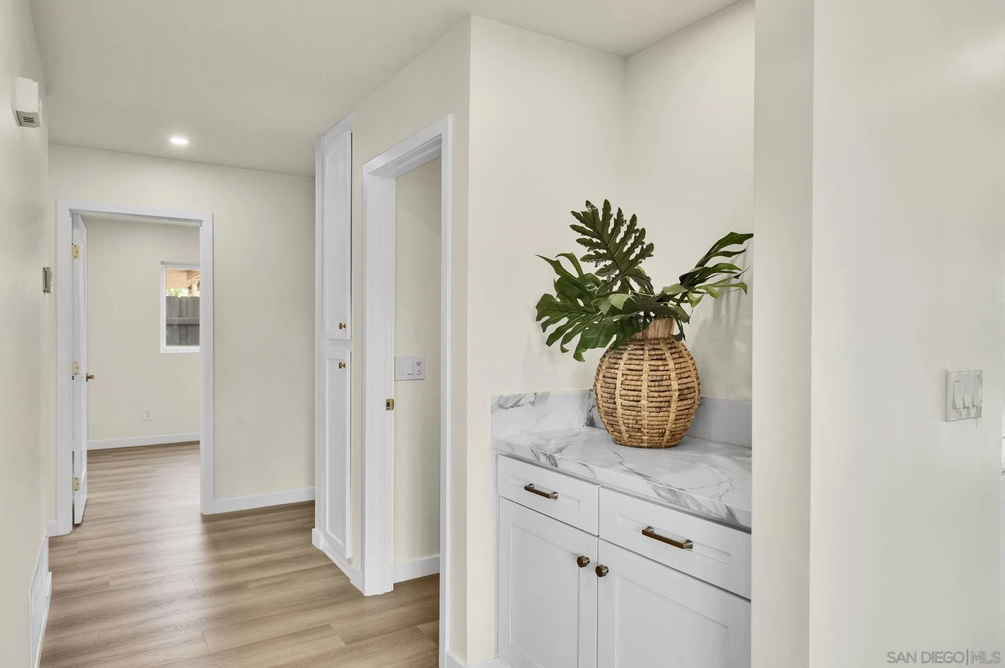 https://cdn.realtyfeed.com/cdn/127/260018040/d75e1b5a16e67a70c74e9ab5fdc7cbd6.webp