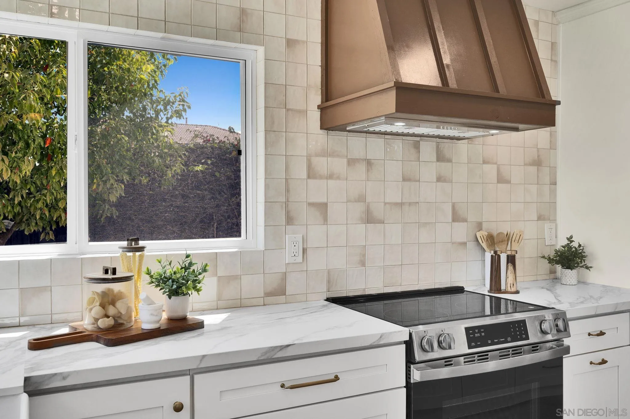 https://cdn.realtyfeed.com/cdn/127/260018040/de0ef49d687992c68875d141736b2203.webp