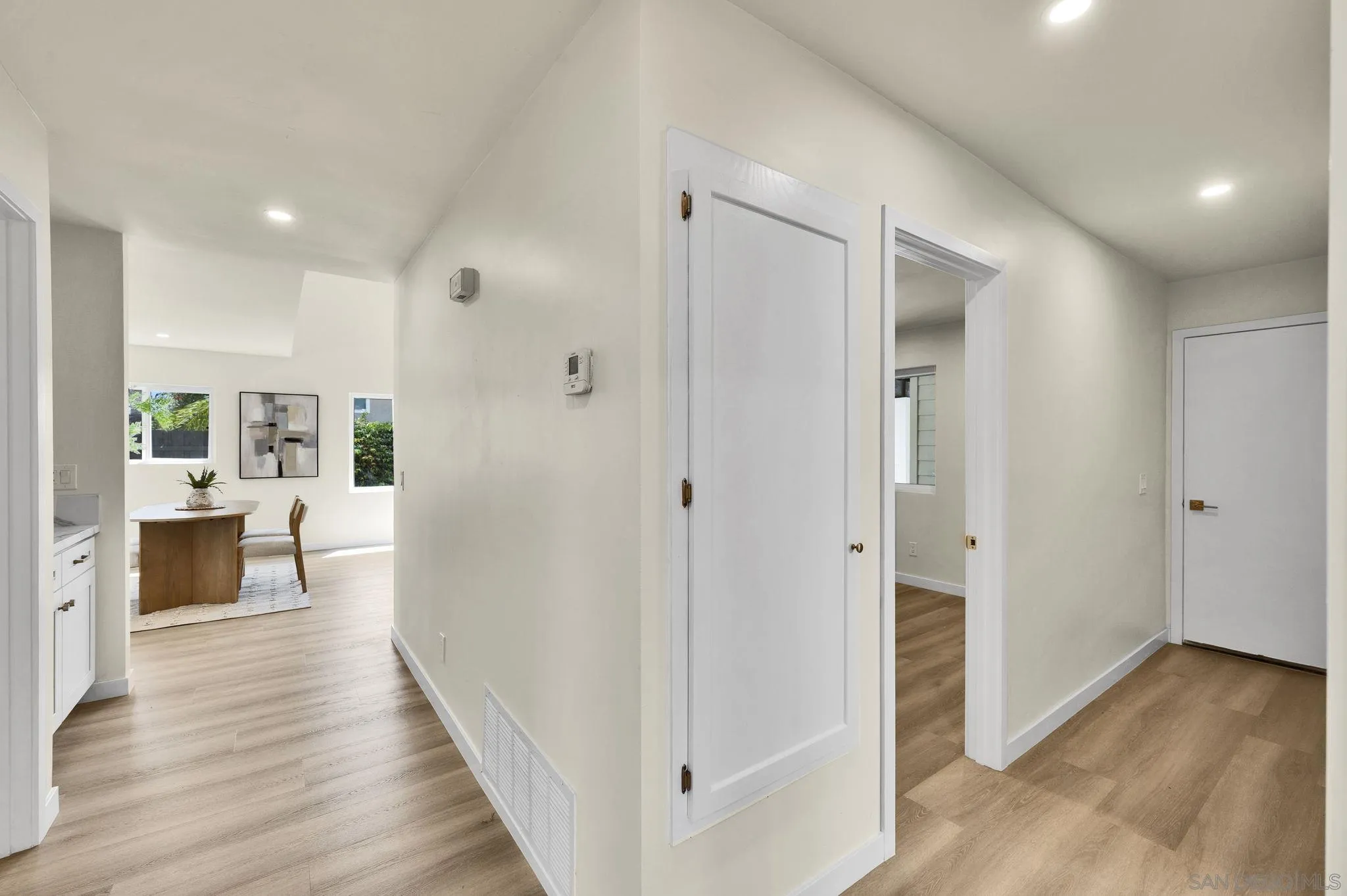 https://cdn.realtyfeed.com/cdn/127/260018040/ee543bb9282b9ec6cfa7a1242c9222da.webp