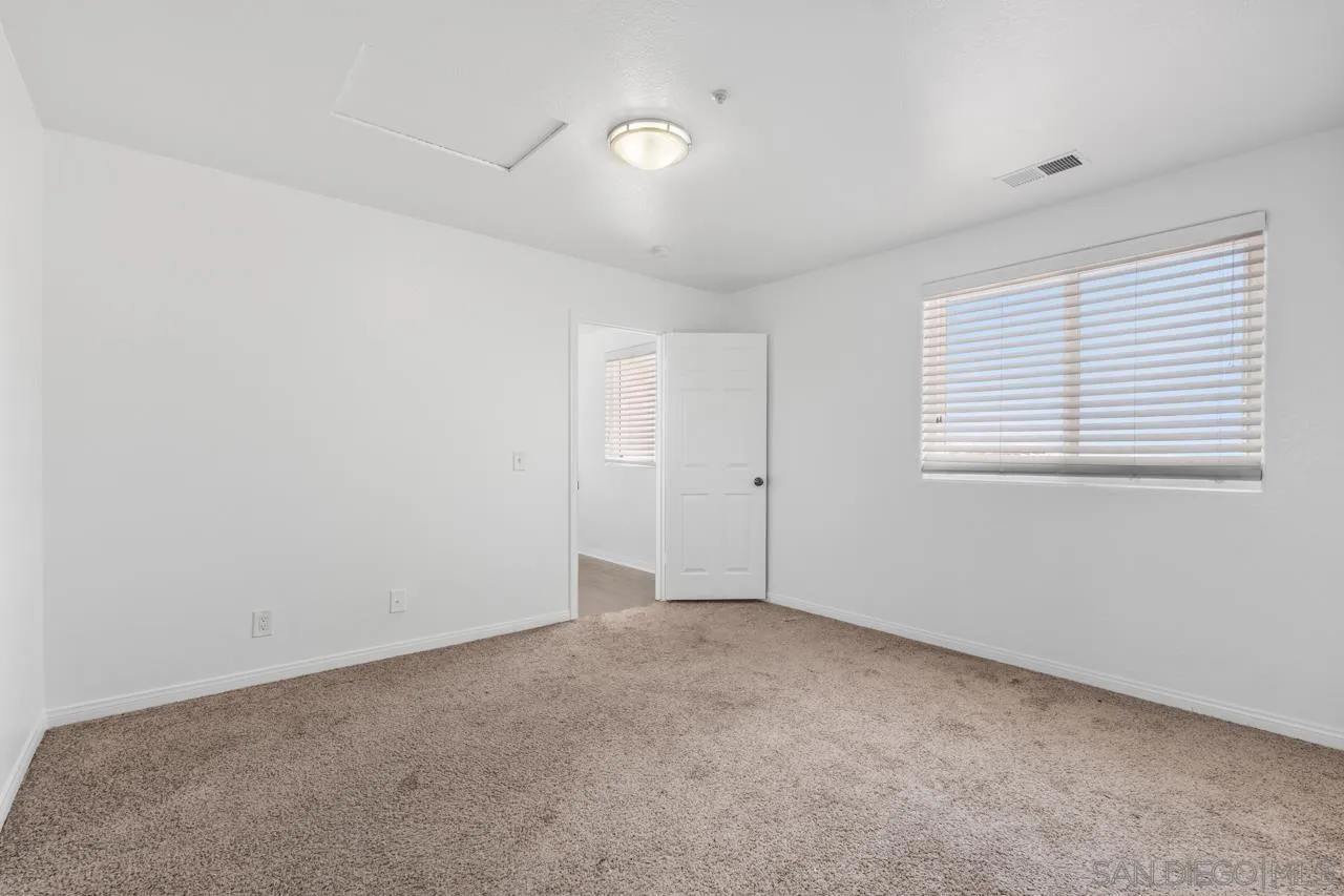 https://cdn.realtyfeed.com/cdn/127/260018051/1f87c8f1365cdf9601dc561c702f65c2.webp
