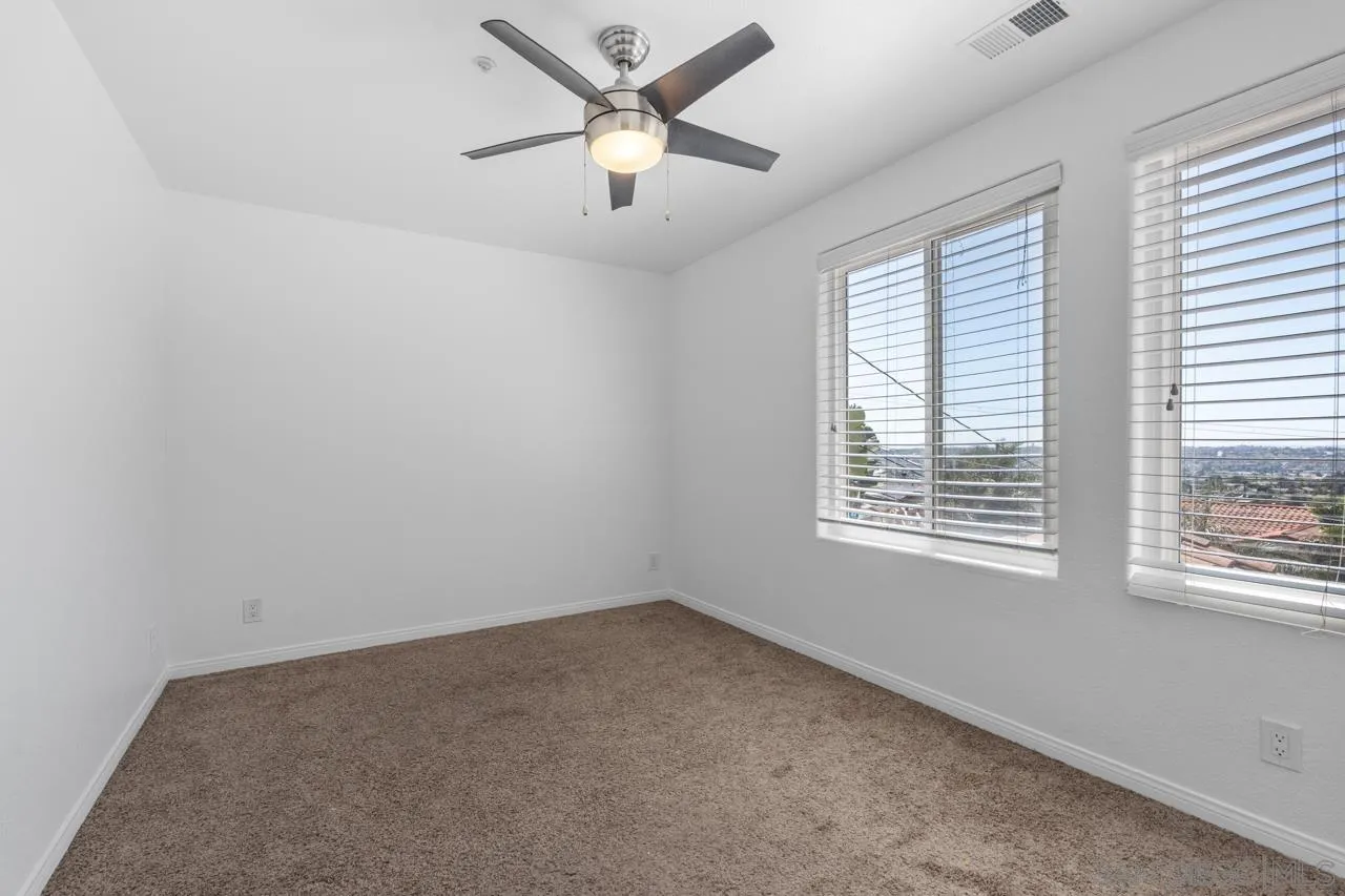 https://cdn.realtyfeed.com/cdn/127/260018051/250d70a88ac35213457f025c9213f1ae.webp