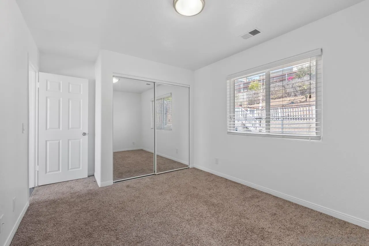 https://cdn.realtyfeed.com/cdn/127/260018051/57de80f32d29af3057b0a3e9e00bca0f.webp