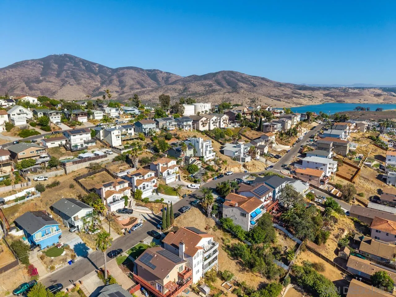 https://cdn.realtyfeed.com/cdn/127/260018051/7a7b4ea4cd91ade00a434378f1bd5a87.webp