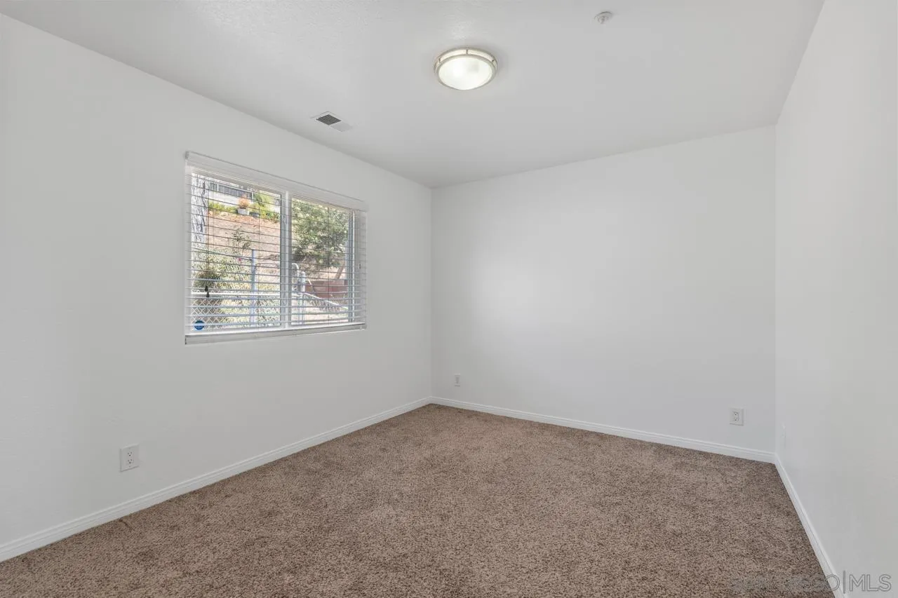 https://cdn.realtyfeed.com/cdn/127/260018051/862fba7fde65aa2a3a0466f65cf802a3.webp