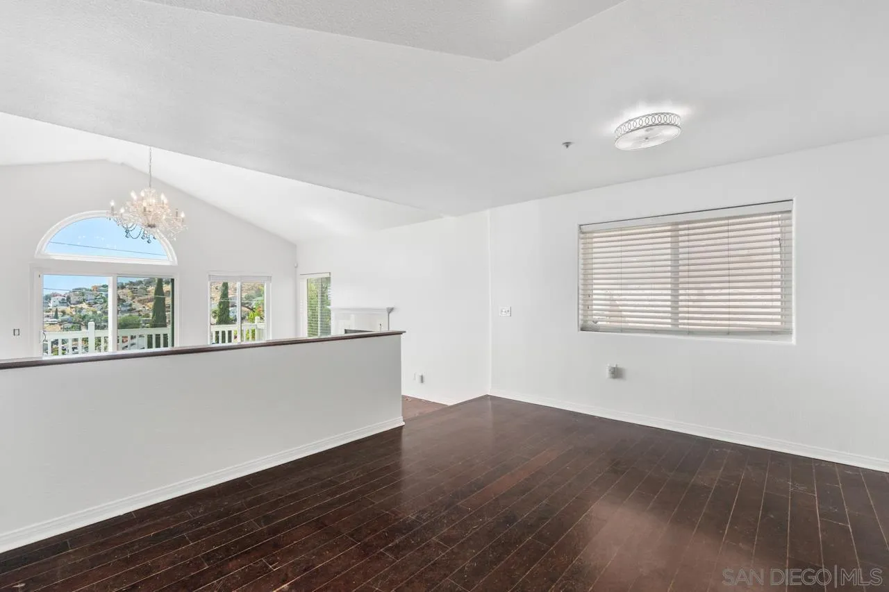 https://cdn.realtyfeed.com/cdn/127/260018051/d1f365305de6592e712858e6fe37d5d1.webp