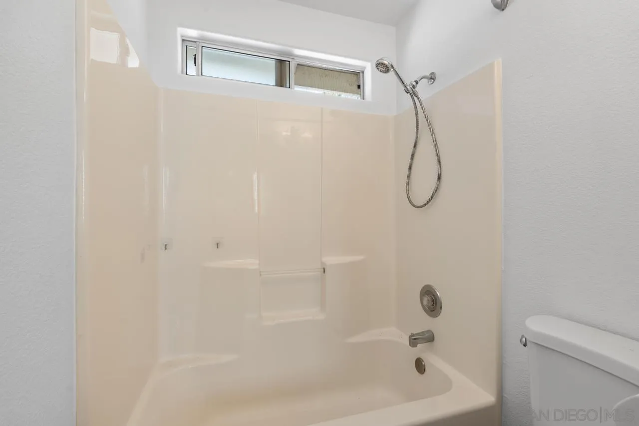 https://cdn.realtyfeed.com/cdn/127/260018051/f918f78334d3c6b5406bf4c0448ab1fb.webp