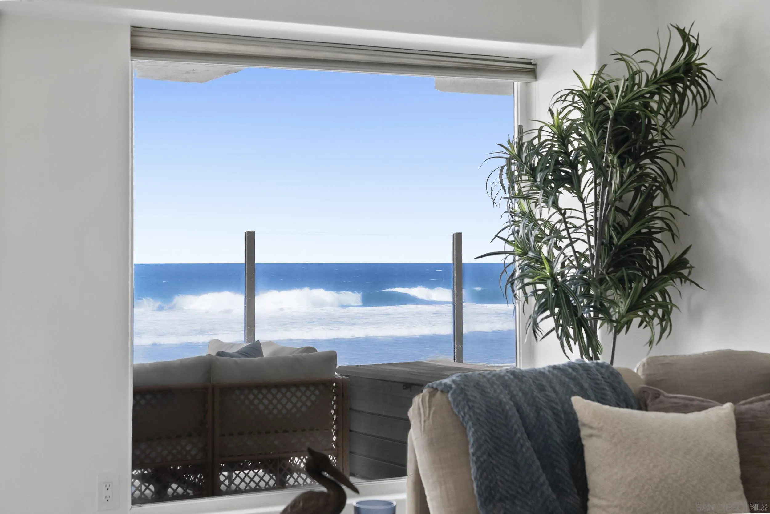 https://cdn.realtyfeed.com/cdn/127/260018054/9246eb5d57519a957989528fb781cb75.webp