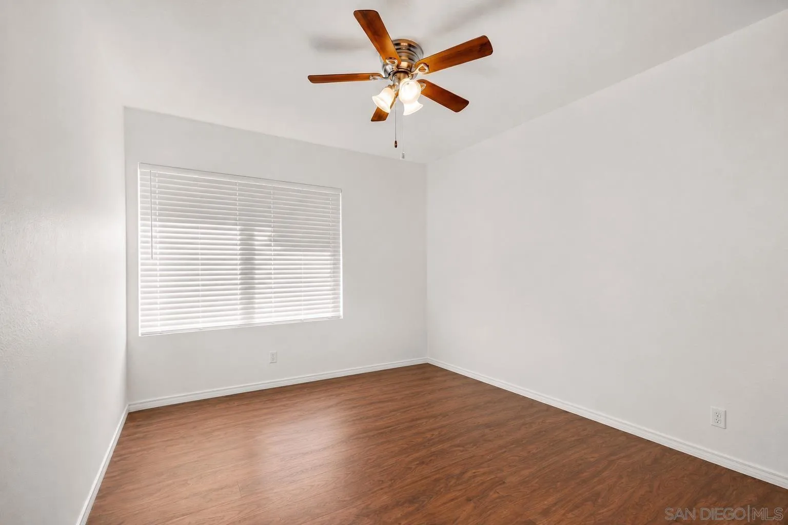 https://cdn.realtyfeed.com/cdn/127/260018060/085de7f5bed4b7e592300264e3fb6eed.webp
