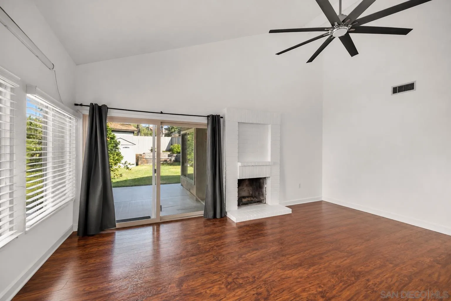 https://cdn.realtyfeed.com/cdn/127/260018060/50e1b6da457ded4c8cf2ea4d1352a969.webp