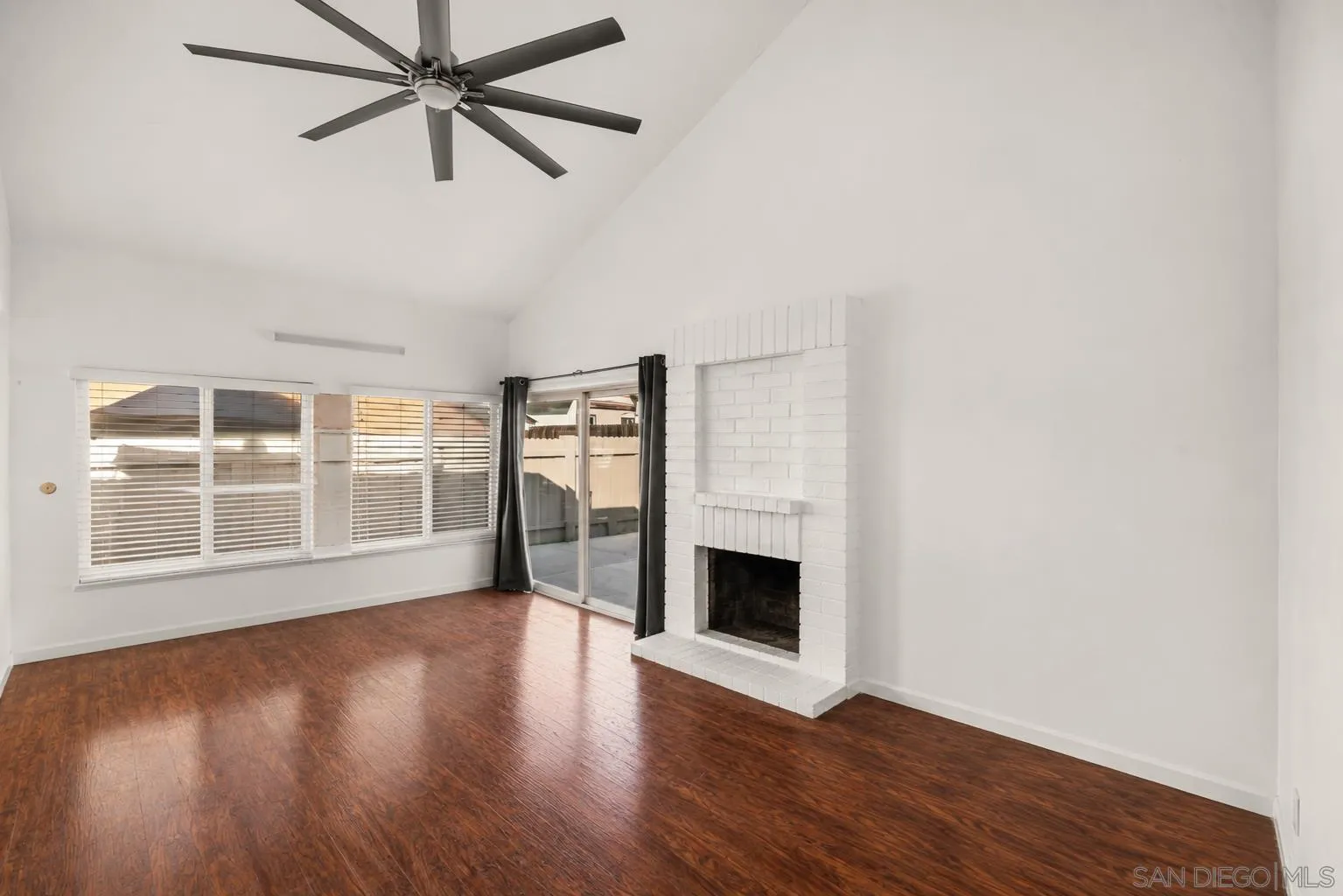 https://cdn.realtyfeed.com/cdn/127/260018060/eb2fb0da3d1ff746cc9bb7bf7fe924fb.webp
