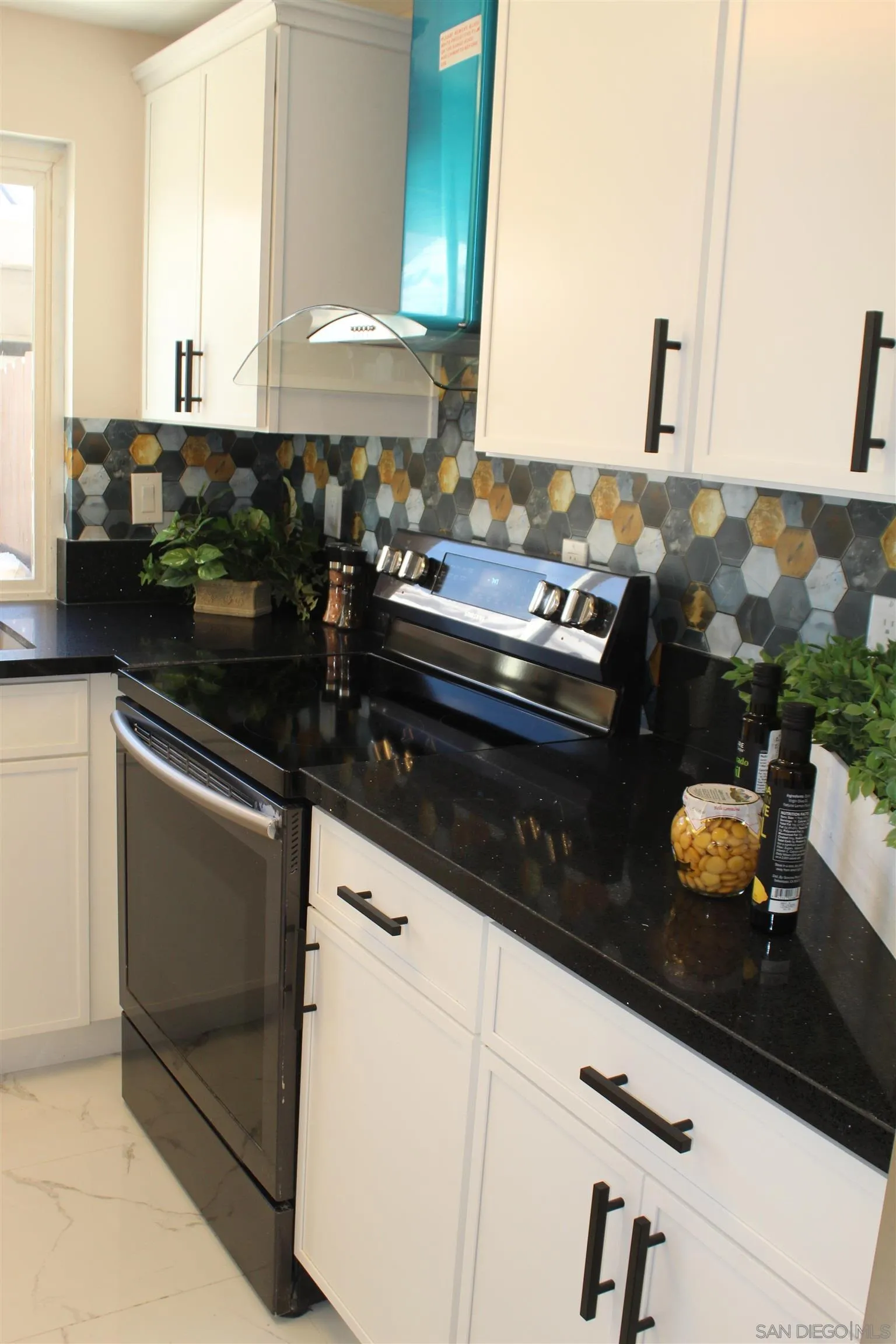 Photo #3: 260018061 Listing: Photo #3