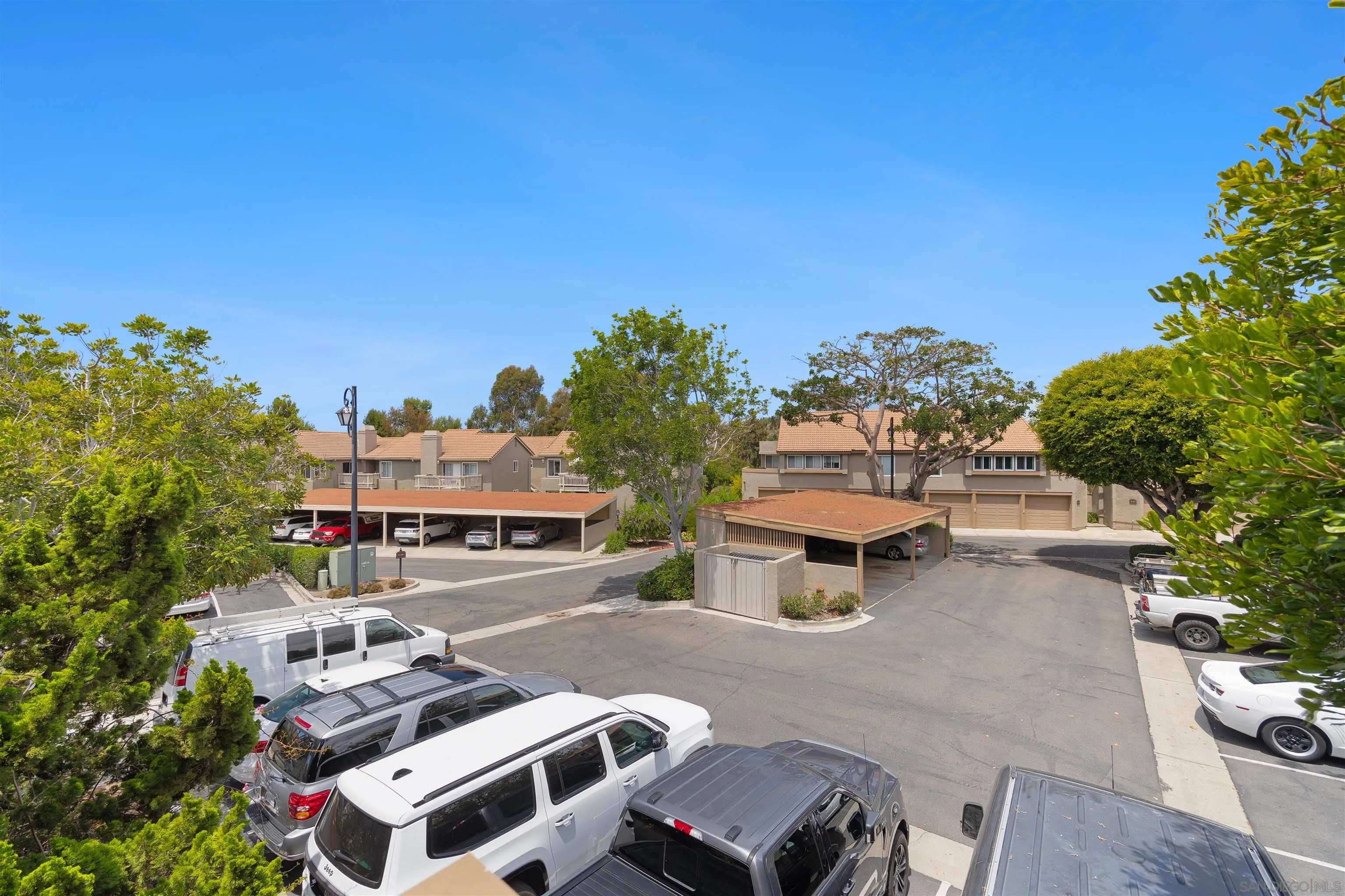 https://cdn.realtyfeed.com/cdn/127/260018062/6d1fb556adf17642d749e925112ce00f.webp