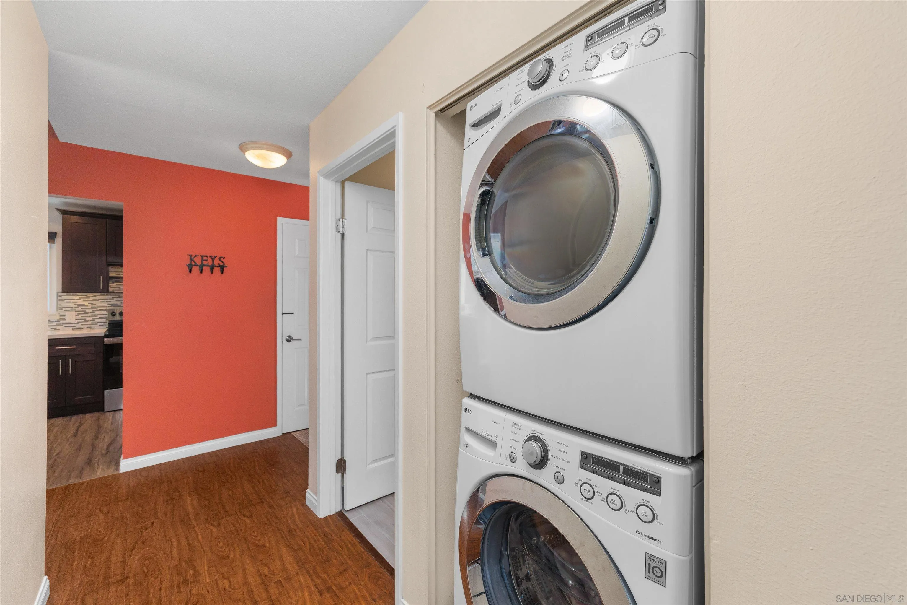 https://cdn.realtyfeed.com/cdn/127/260018062/99e46cadec8c2dcef5c2c2cf0a8e0801.webp