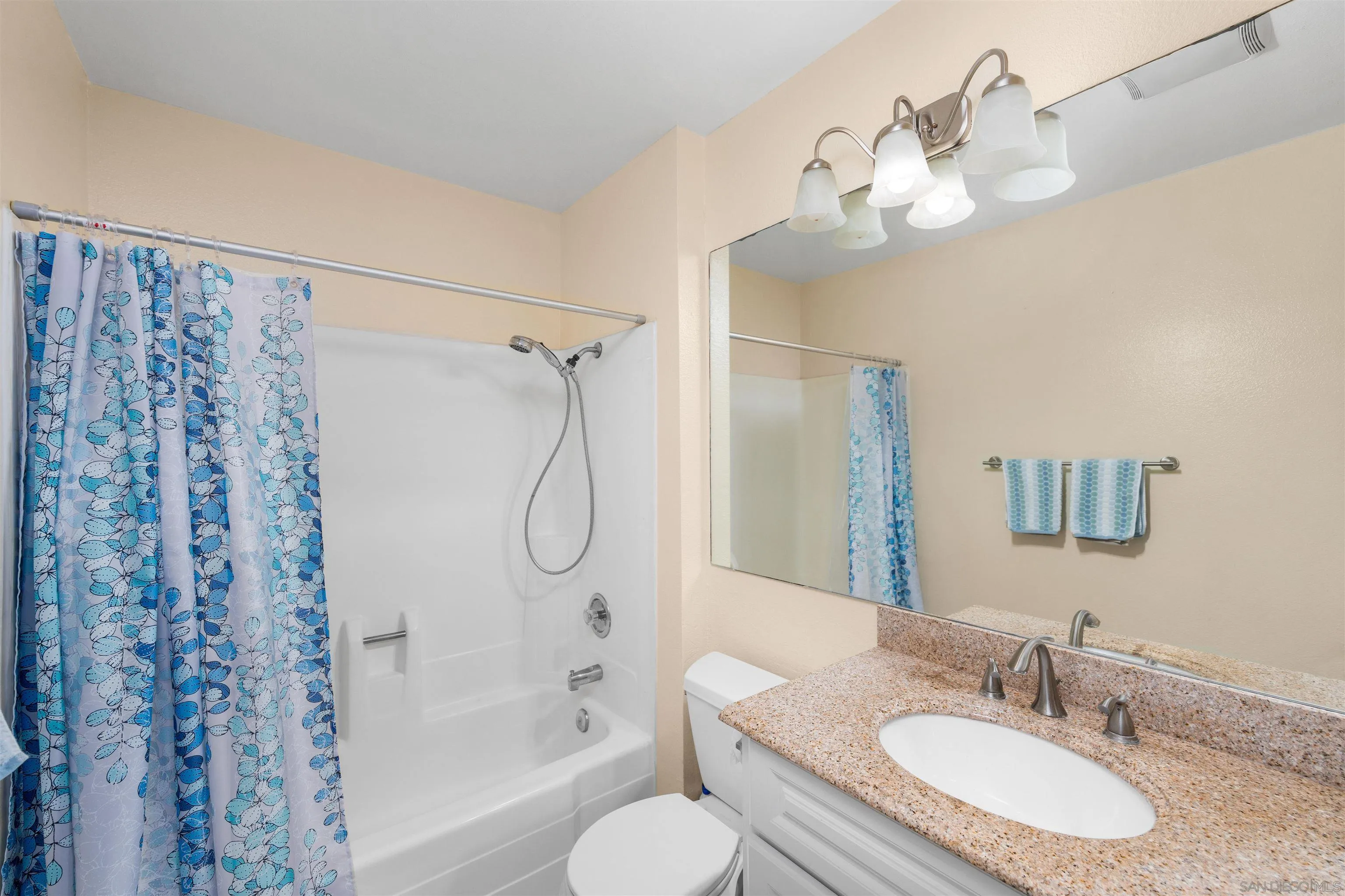 https://cdn.realtyfeed.com/cdn/127/260018062/b4c3ab0cf6eaab182a2e0d1abcf75ab7.webp