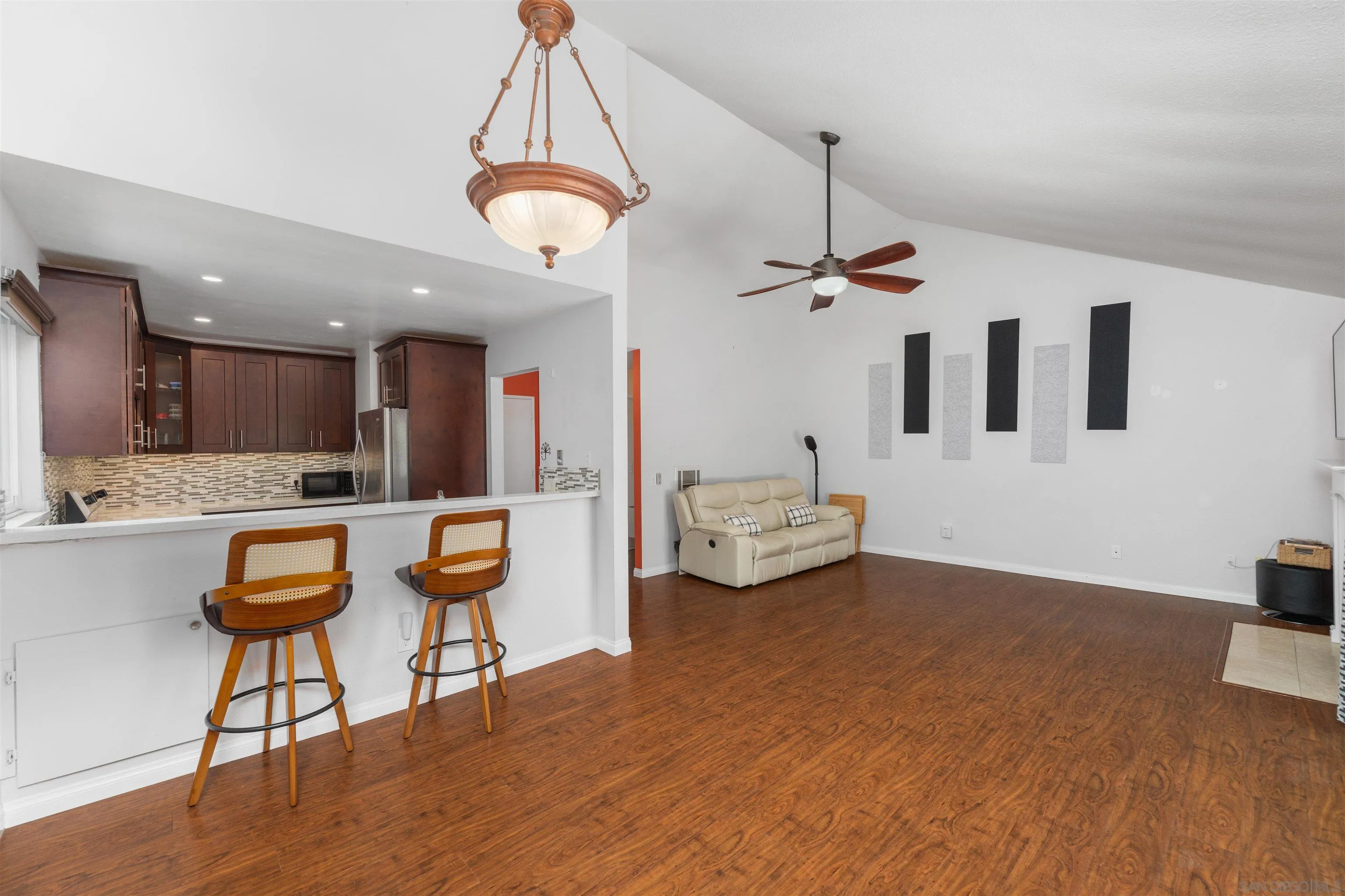 https://cdn.realtyfeed.com/cdn/127/260018062/e5d773d1c3df215711bbe6e17778a5c8.webp