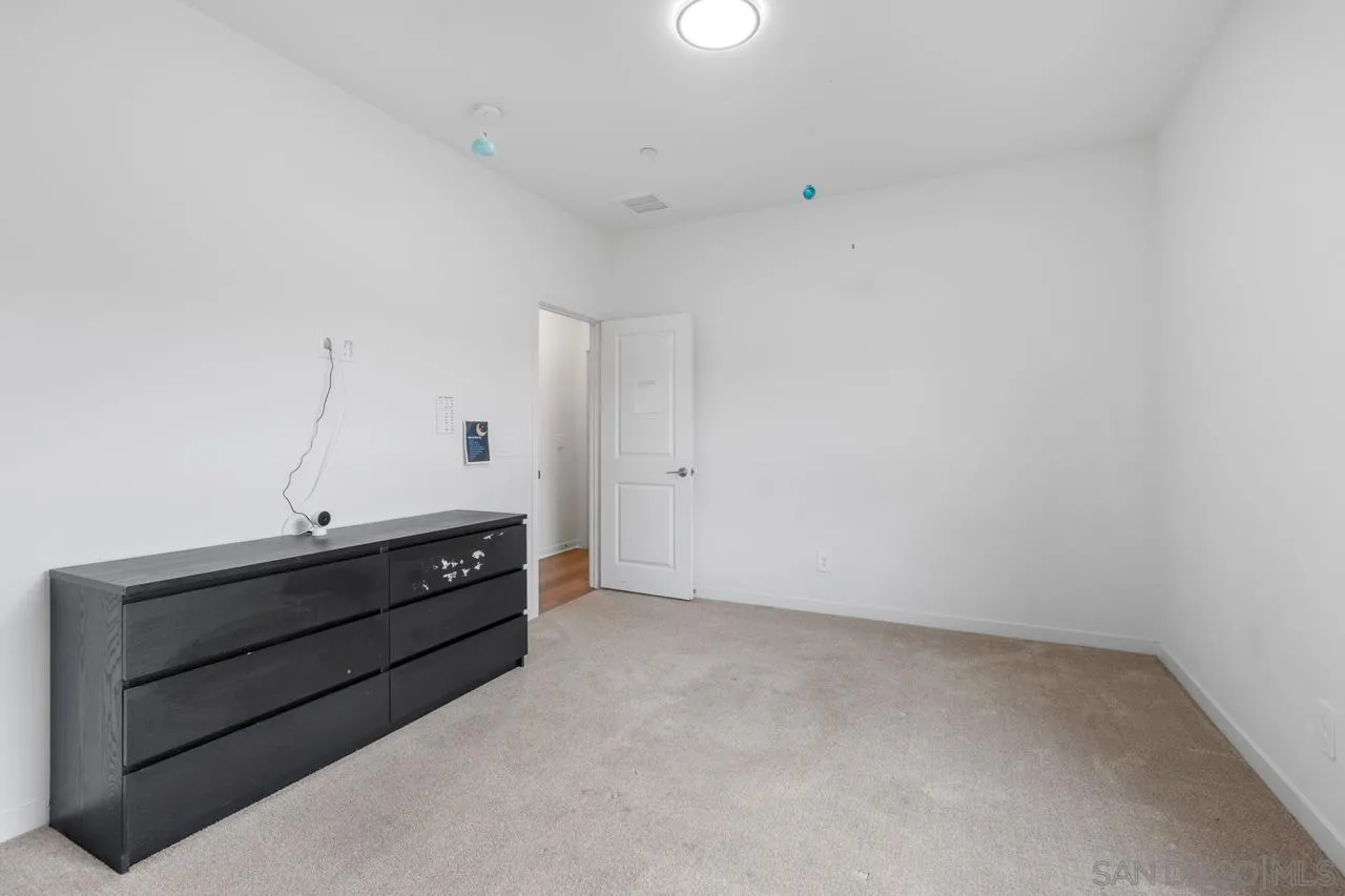 https://cdn.realtyfeed.com/cdn/127/260018068/02145d23449e90812a01bea5398dfe22.webp