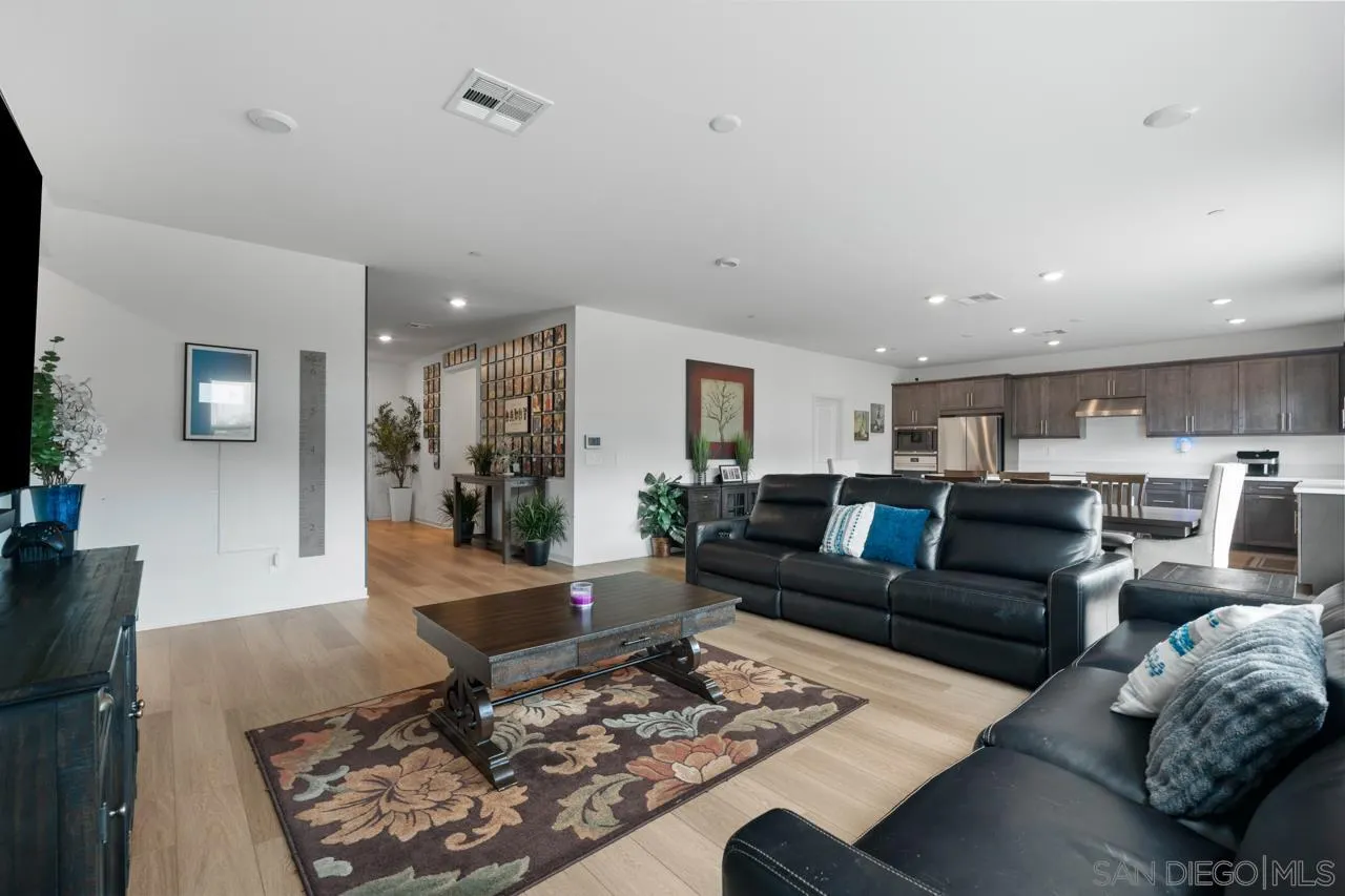 https://cdn.realtyfeed.com/cdn/127/260018068/185da55d999502de2e050f80986198a7.webp