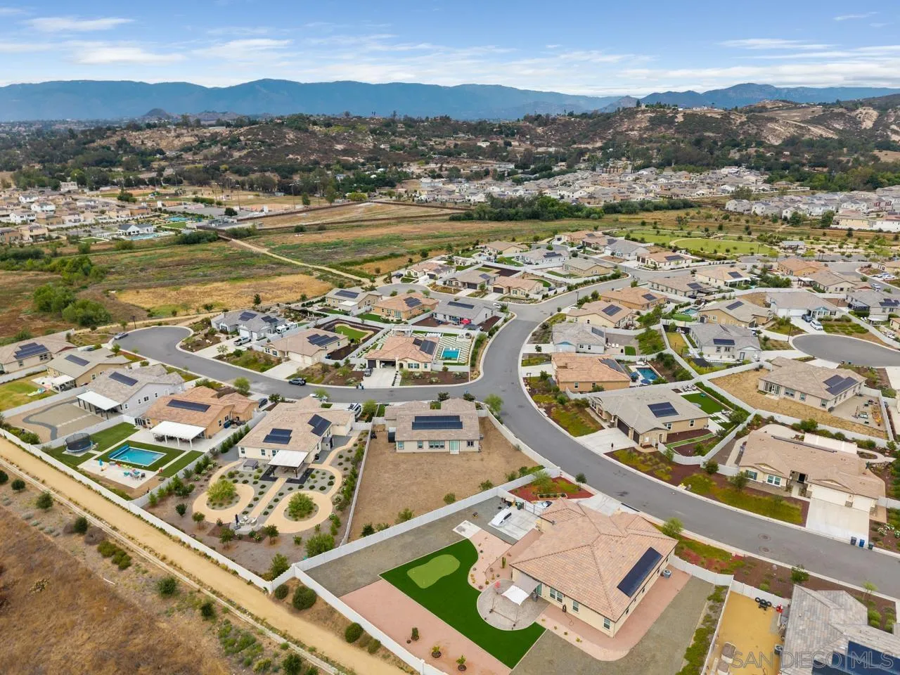https://cdn.realtyfeed.com/cdn/127/260018068/1beb6c5da35c33ec22c6178c0f9a5a71.webp