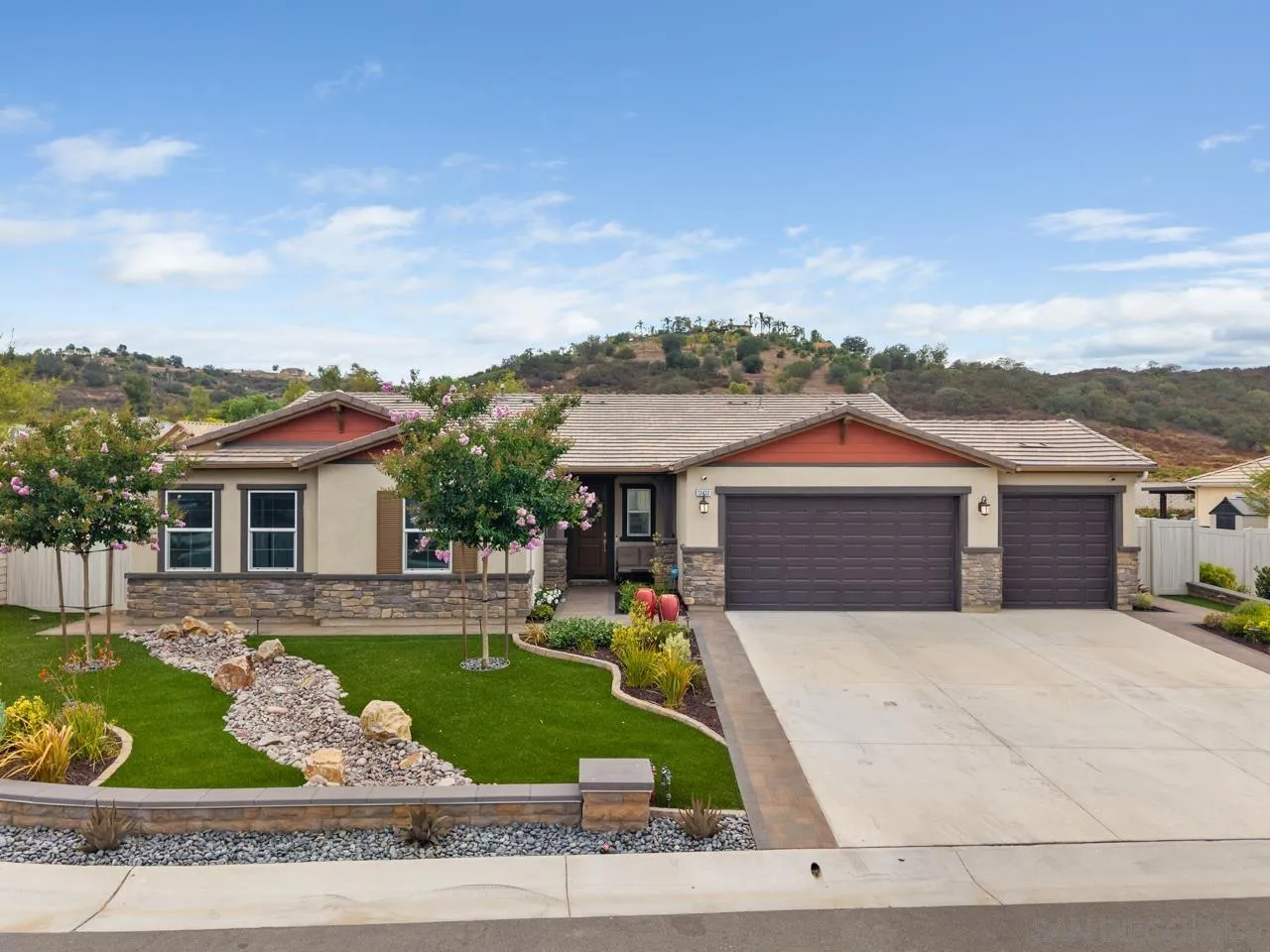https://cdn.realtyfeed.com/cdn/127/260018068/391b3658e2ed1ff543852763ed382685.webp