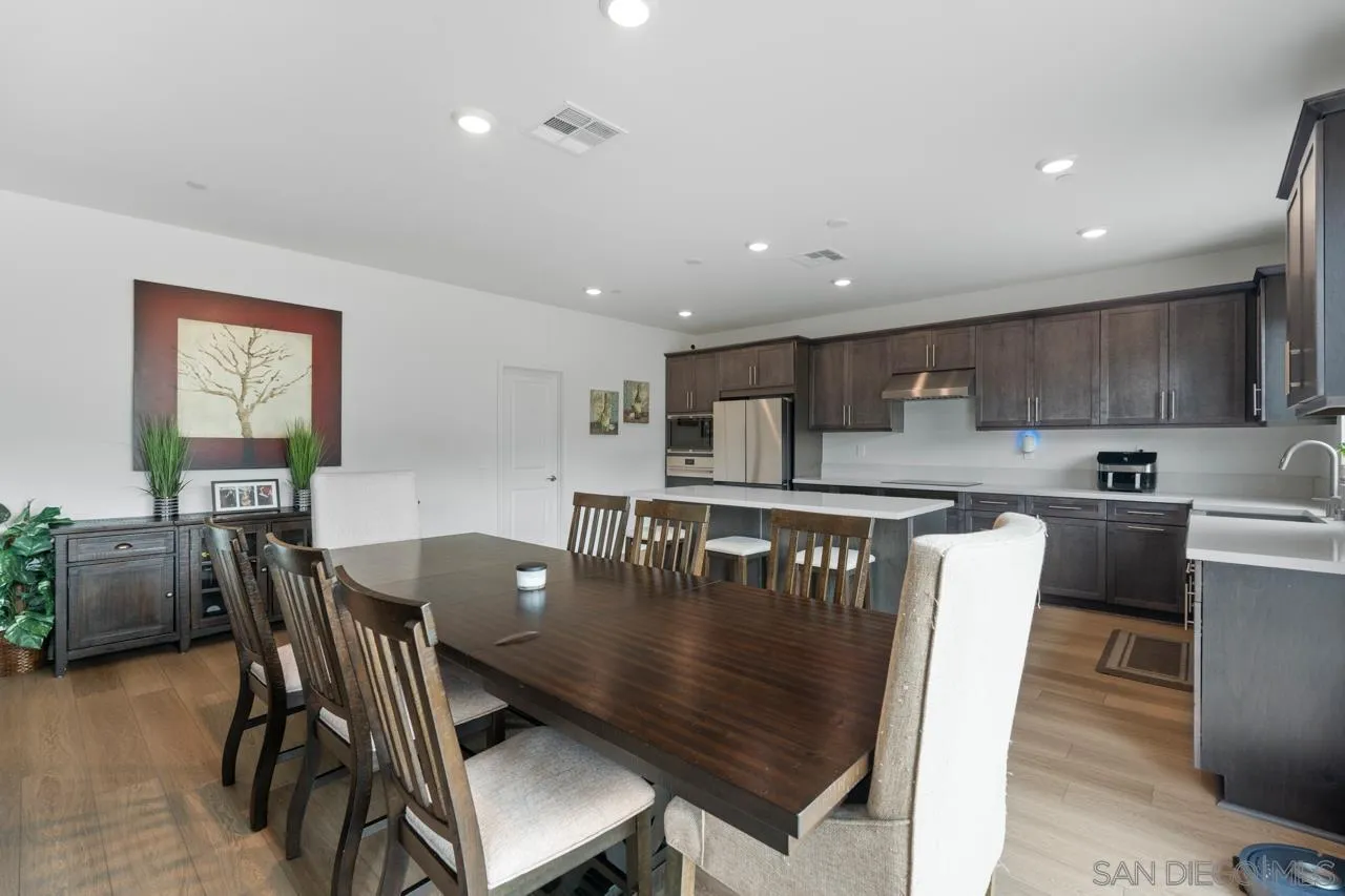https://cdn.realtyfeed.com/cdn/127/260018068/3cee46c91cb32618fa3edad7e62c0f9f.webp