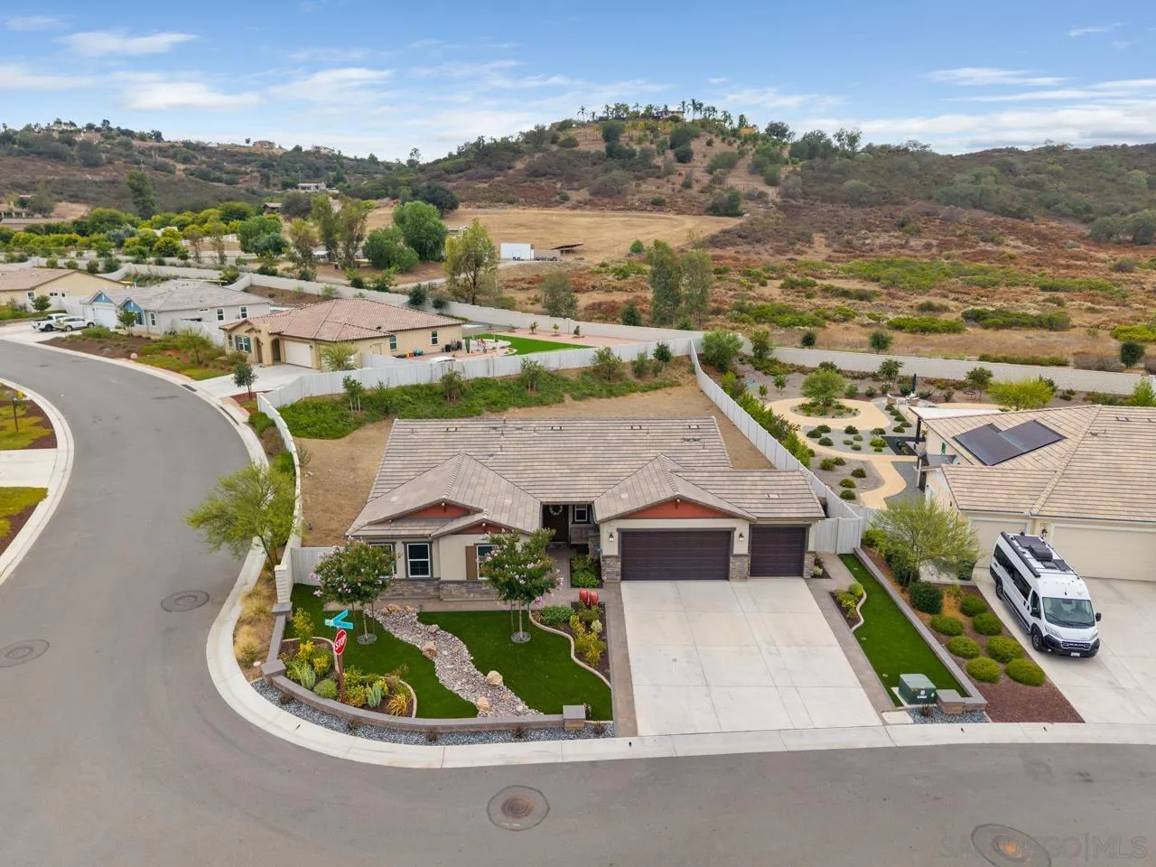 https://cdn.realtyfeed.com/cdn/127/260018068/48be14ad2ed2452174ba4dd9018dcad1.webp