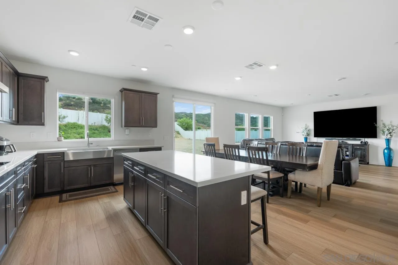 https://cdn.realtyfeed.com/cdn/127/260018068/4cc878ab91d42c0a6f39e7789edff9ae.webp