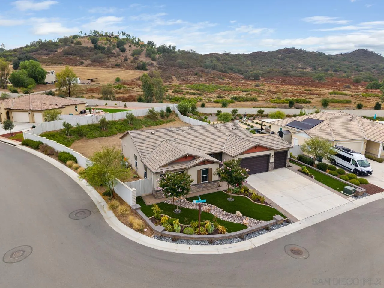 https://cdn.realtyfeed.com/cdn/127/260018068/53b7b665760b254d80e501fdf1c15b90.webp