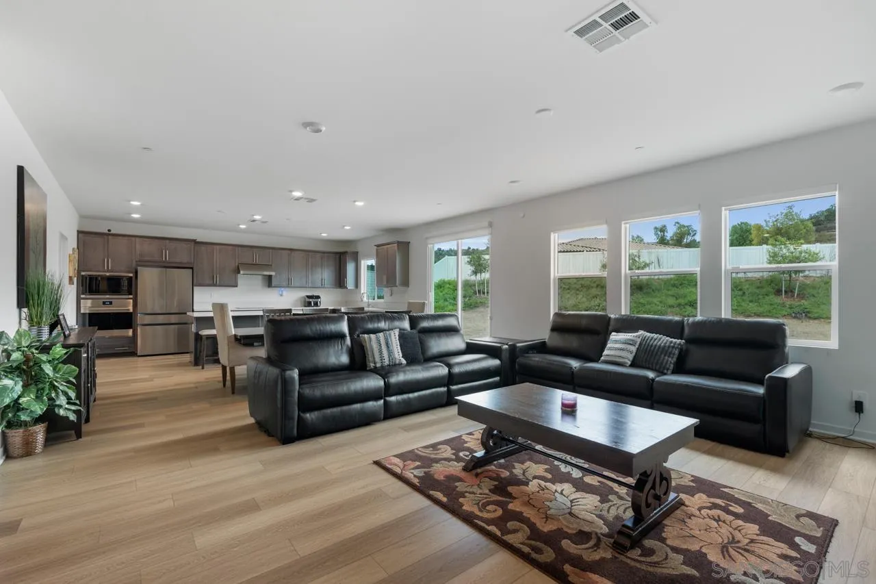 https://cdn.realtyfeed.com/cdn/127/260018068/8782437ba70db1b3b8eed4cdc096e9a8.webp