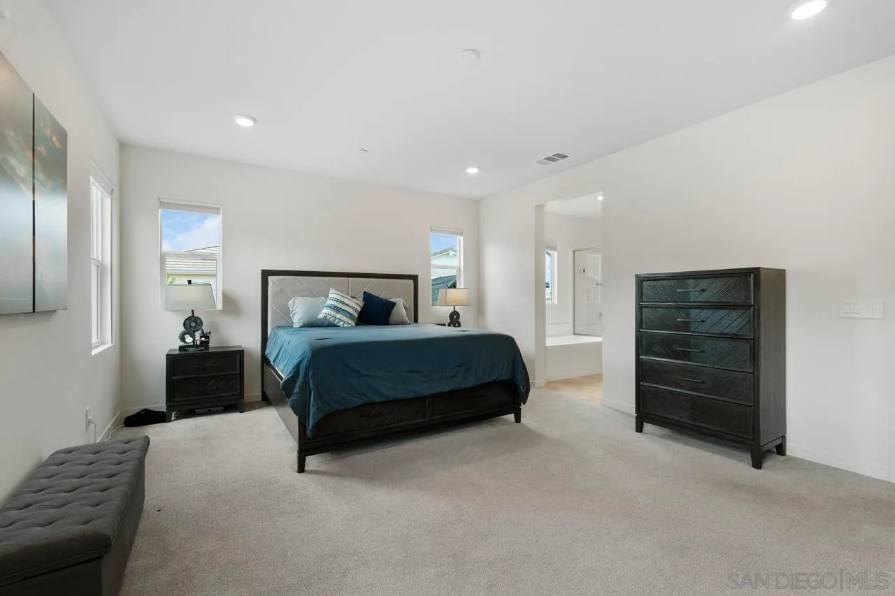 https://cdn.realtyfeed.com/cdn/127/260018068/fa261a30f584ac6258dd78aad06022e2.webp
