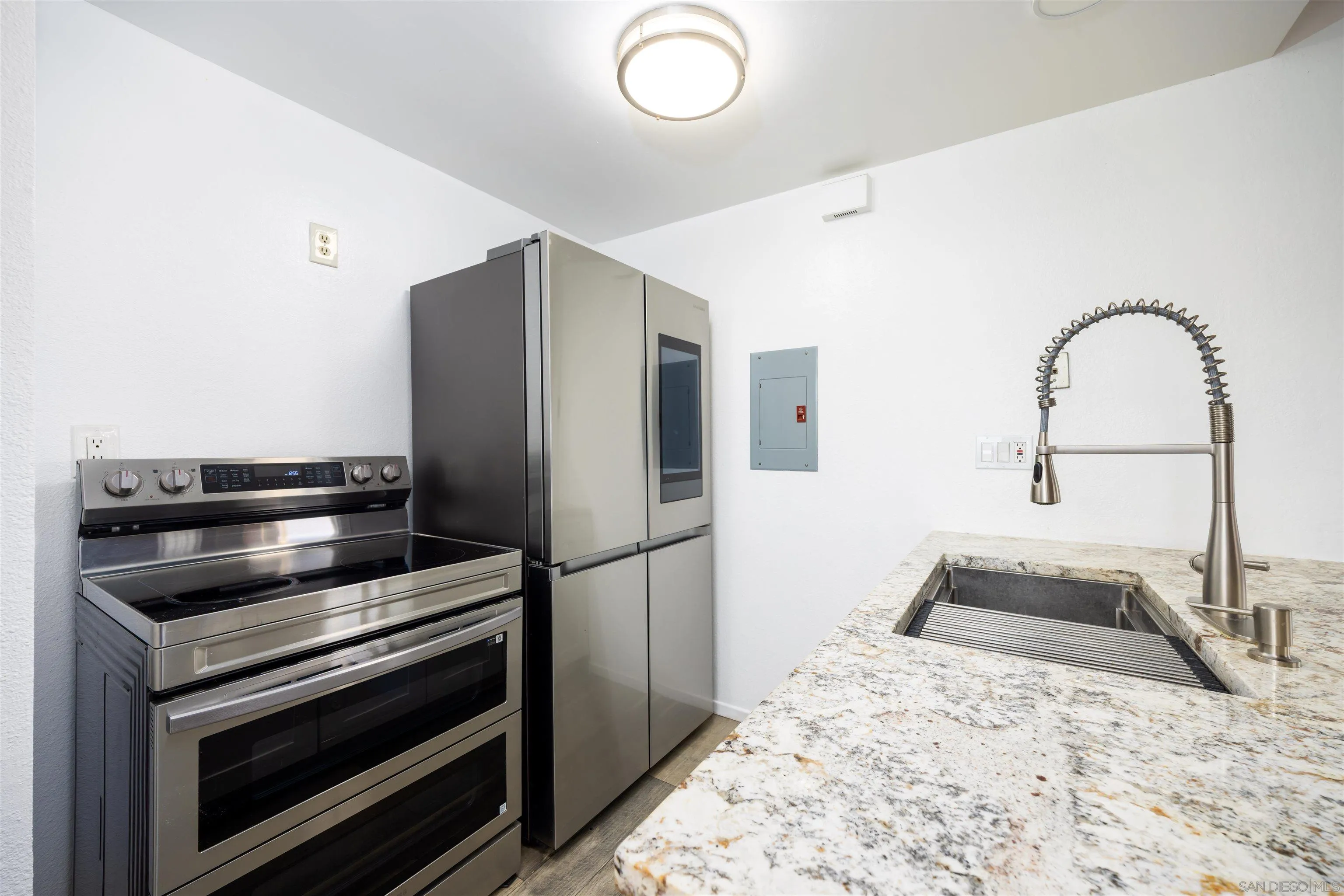 https://cdn.realtyfeed.com/cdn/127/260018073/eeaa6a01471532934f728259318d5aa5.webp