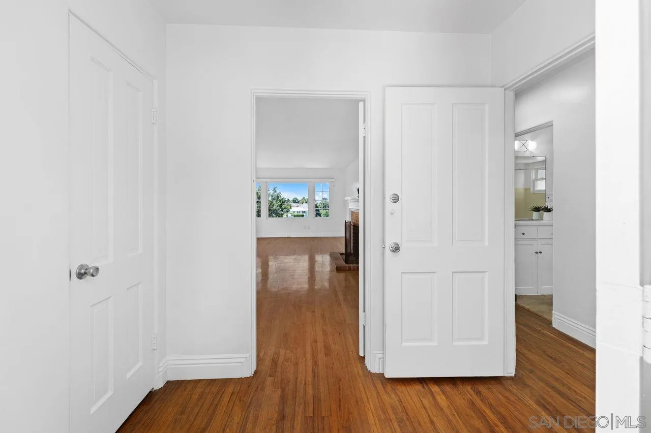 https://cdn.realtyfeed.com/cdn/127/260018087/1082832913fb999f47b8d607b657e8a0.webp