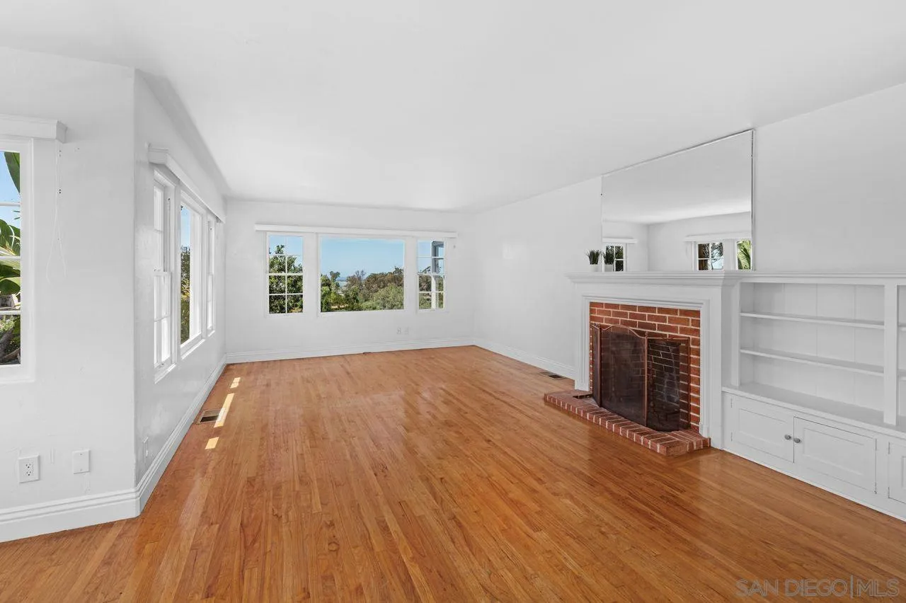 https://cdn.realtyfeed.com/cdn/127/260018087/159a96f81bcd9994bbc449588e6dd568.webp