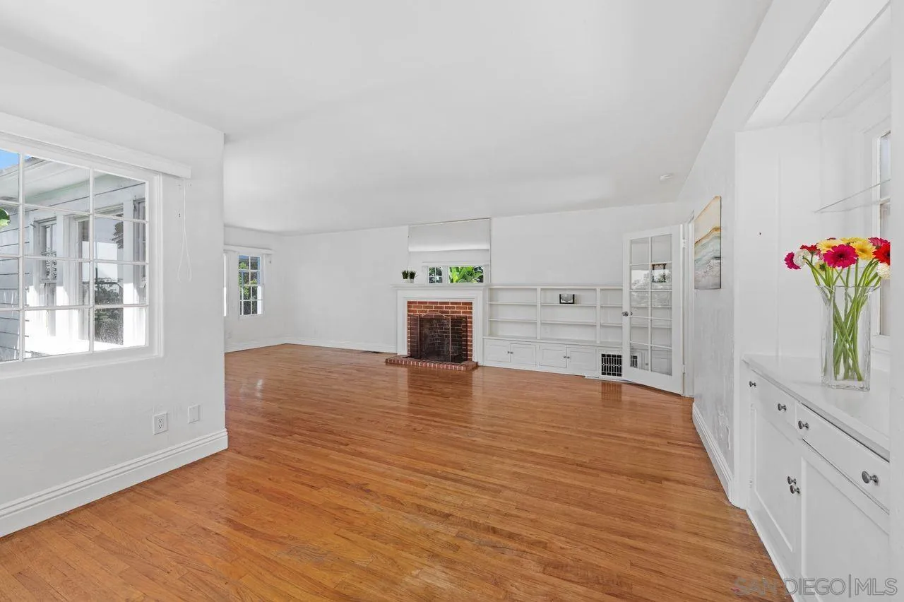 https://cdn.realtyfeed.com/cdn/127/260018087/4f07670dd35df1c8247ffada61ff946f.webp