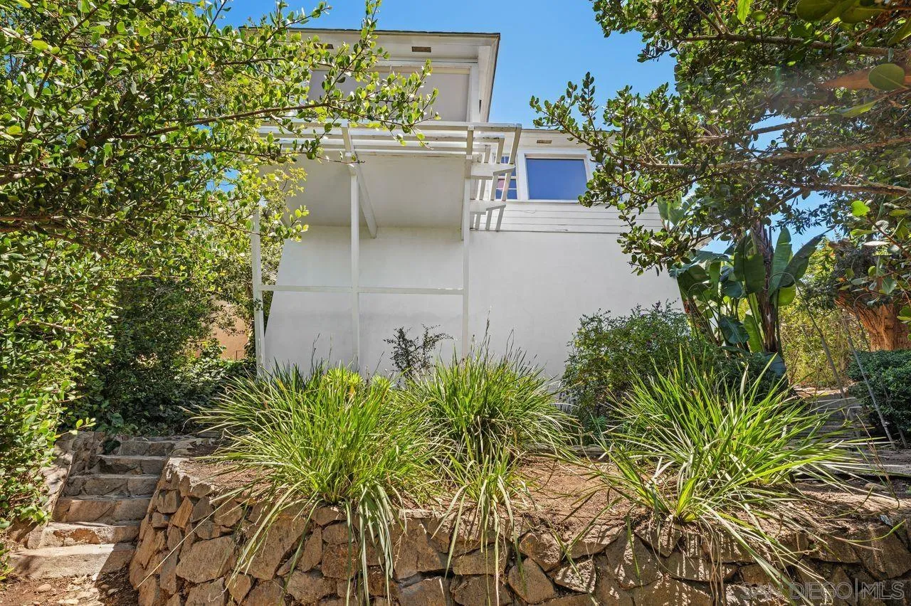 https://cdn.realtyfeed.com/cdn/127/260018087/5cf11e0c4622aad435247005a52ddec4.webp