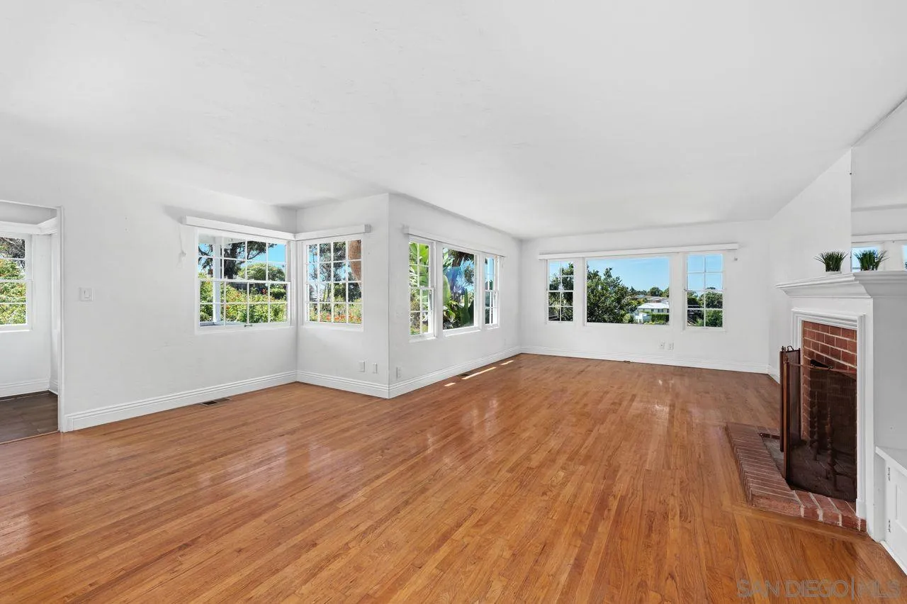 https://cdn.realtyfeed.com/cdn/127/260018087/62f1e3d9e0590c0aec0f026d8c3b0660.webp
