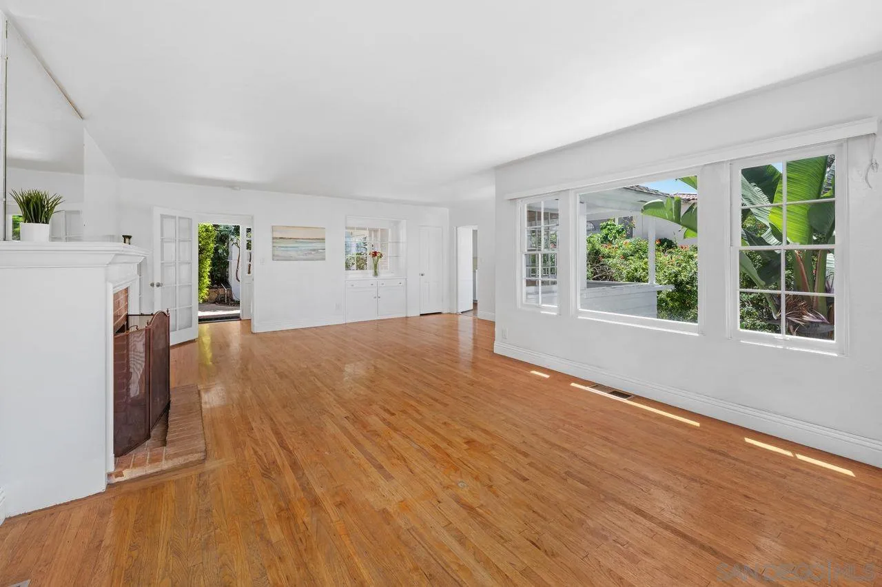 https://cdn.realtyfeed.com/cdn/127/260018087/c68e17cec57a10cd76d3239a2593e35f.webp
