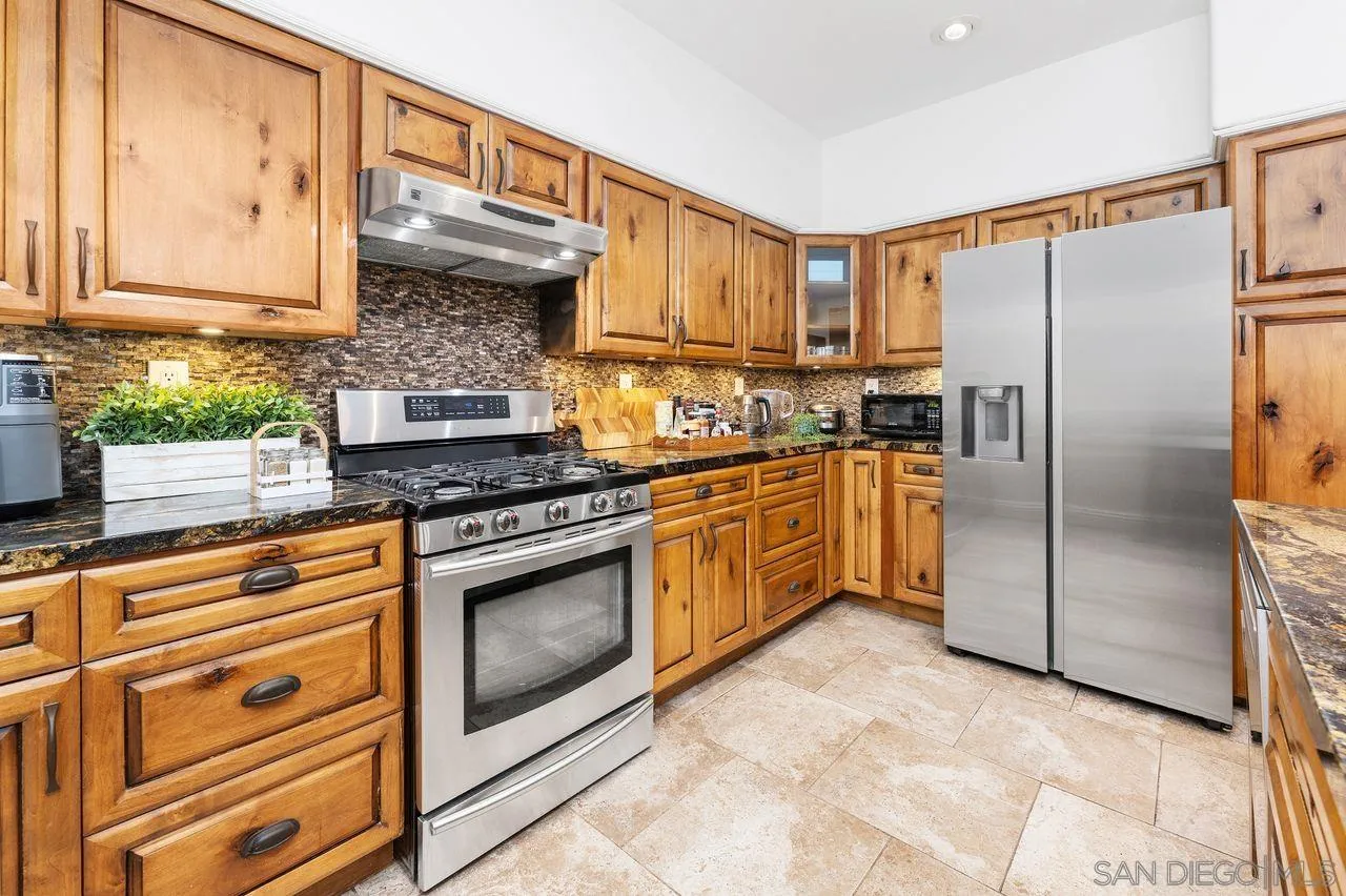 https://cdn.realtyfeed.com/cdn/127/260018097/65162c79ec18ae134223b6c648250827.webp