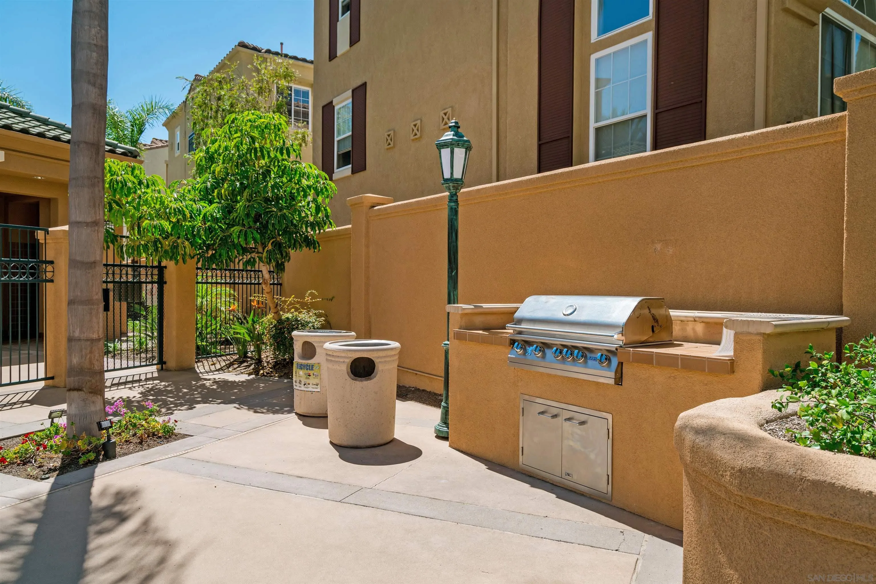 https://cdn.realtyfeed.com/cdn/127/260018097/b3d5ed539fca489d76a454ef200689d7.webp
