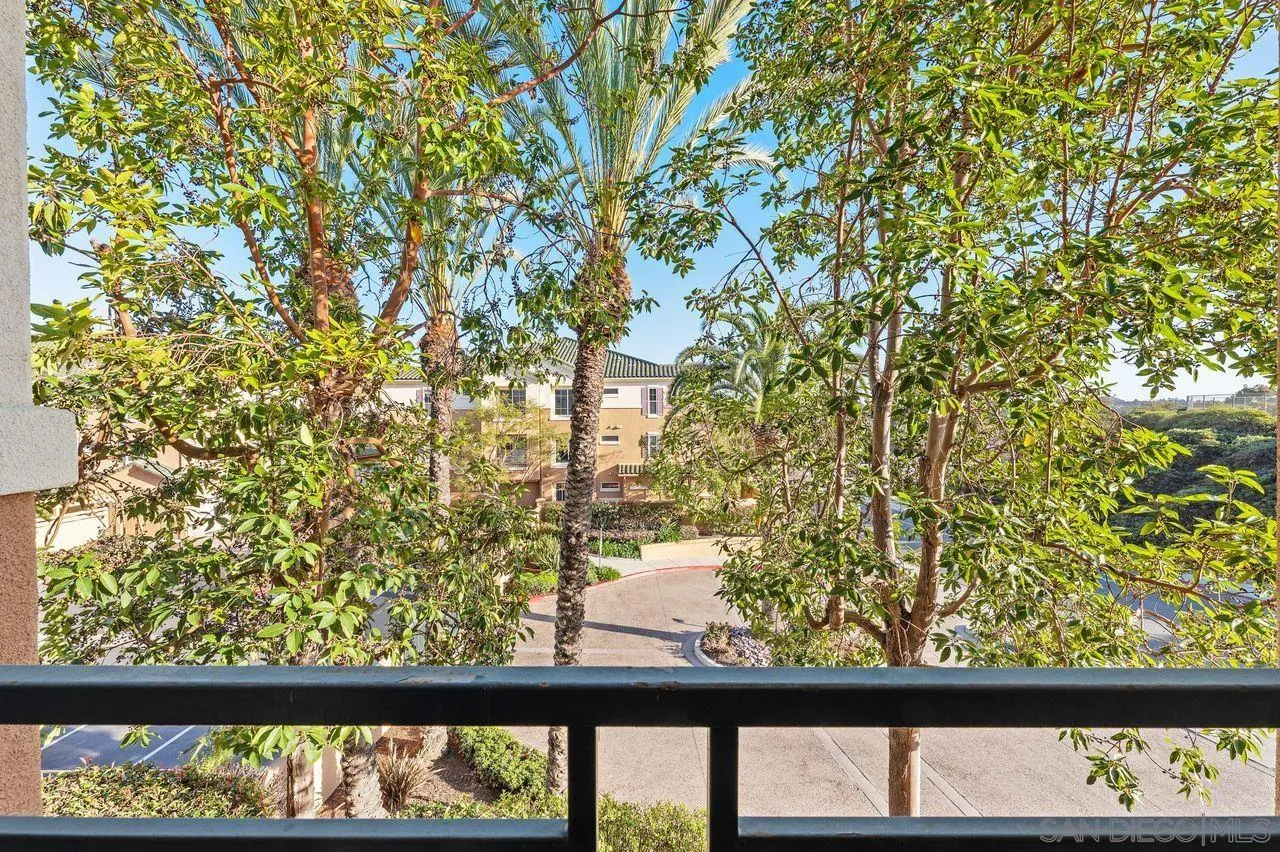 https://cdn.realtyfeed.com/cdn/127/260018097/f275724abe8f46f9e44f95bbc209901b.webp