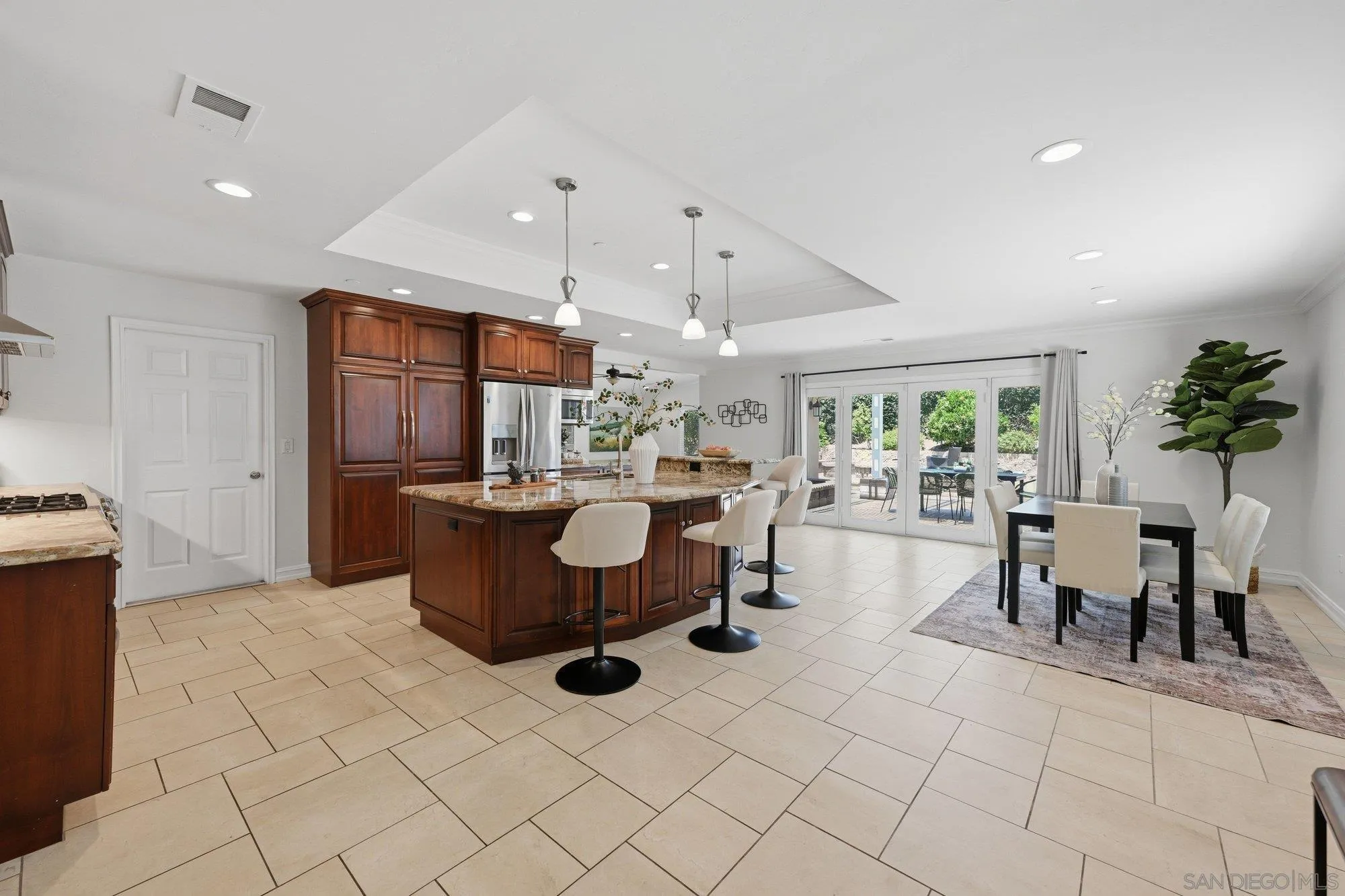 https://cdn.realtyfeed.com/cdn/127/260018100/923245c0f8cb1a3fc5548b7e644d4ef4.webp