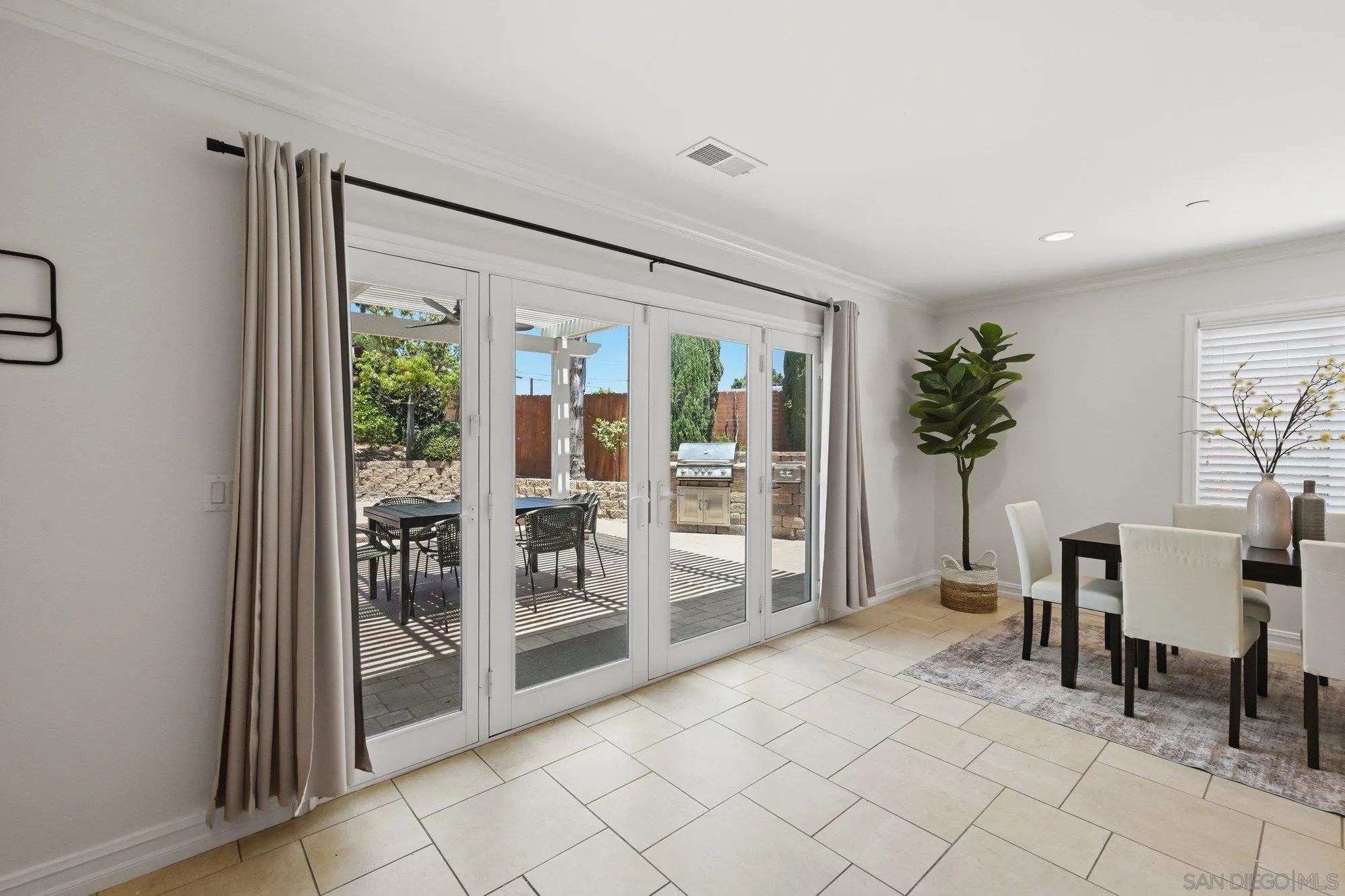 https://cdn.realtyfeed.com/cdn/127/260018100/99a3f6074081d1f90742a13bb6784a34.webp