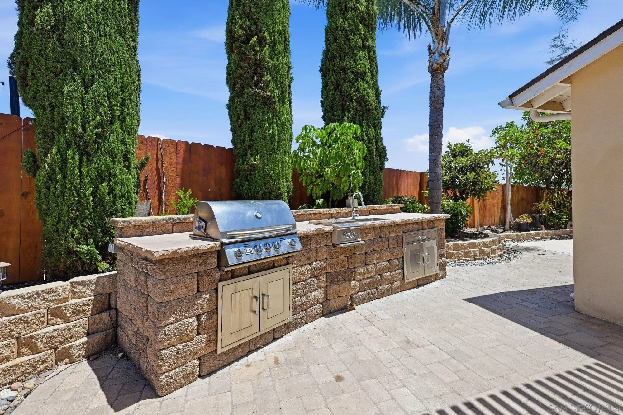 https://cdn.realtyfeed.com/cdn/127/260018100/b6a5f43de6e96c757d27612b3d04921c.webp