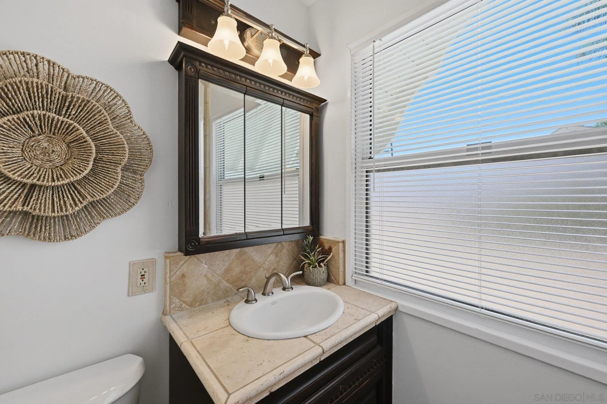 https://cdn.realtyfeed.com/cdn/127/260018100/b7a5a4b9a604c757dc441bd421892aca.webp