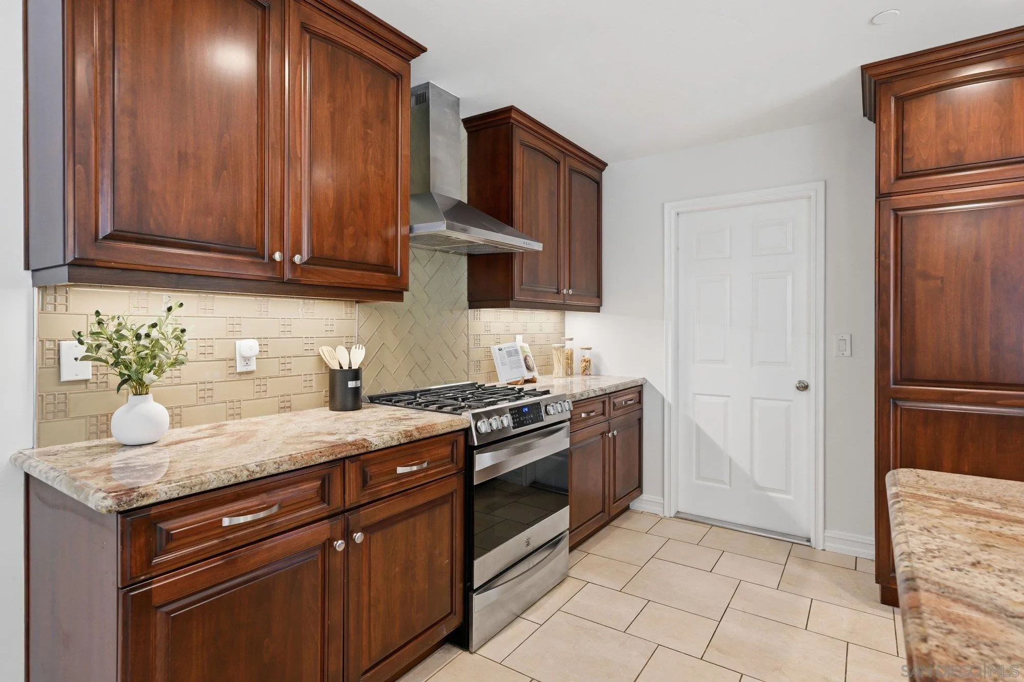https://cdn.realtyfeed.com/cdn/127/260018100/d679992d4e658bc5d985d3c164fbd55b.webp